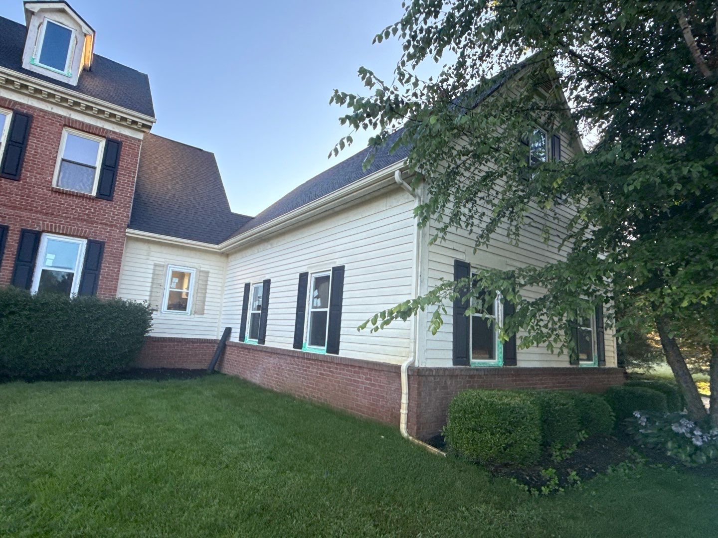 Siding Replacement using Alside S7 Cedar Mill Grain Pebble by 180 Contractors