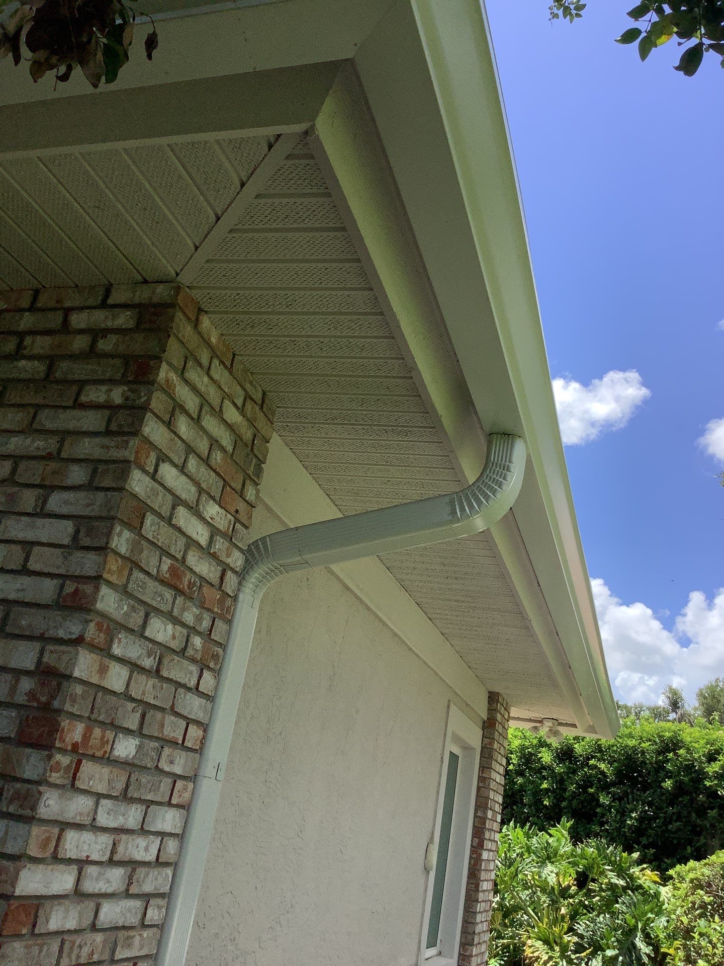 Seamless Gutters for Modern Homes in Sarasota FL by Gutter Professors