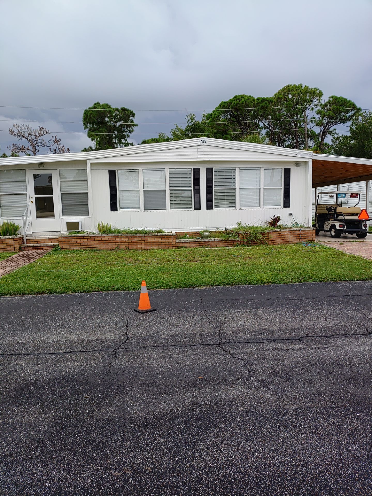 6 inch Aluminum Seamless Gutters in Englewood FL by Gutter Professors