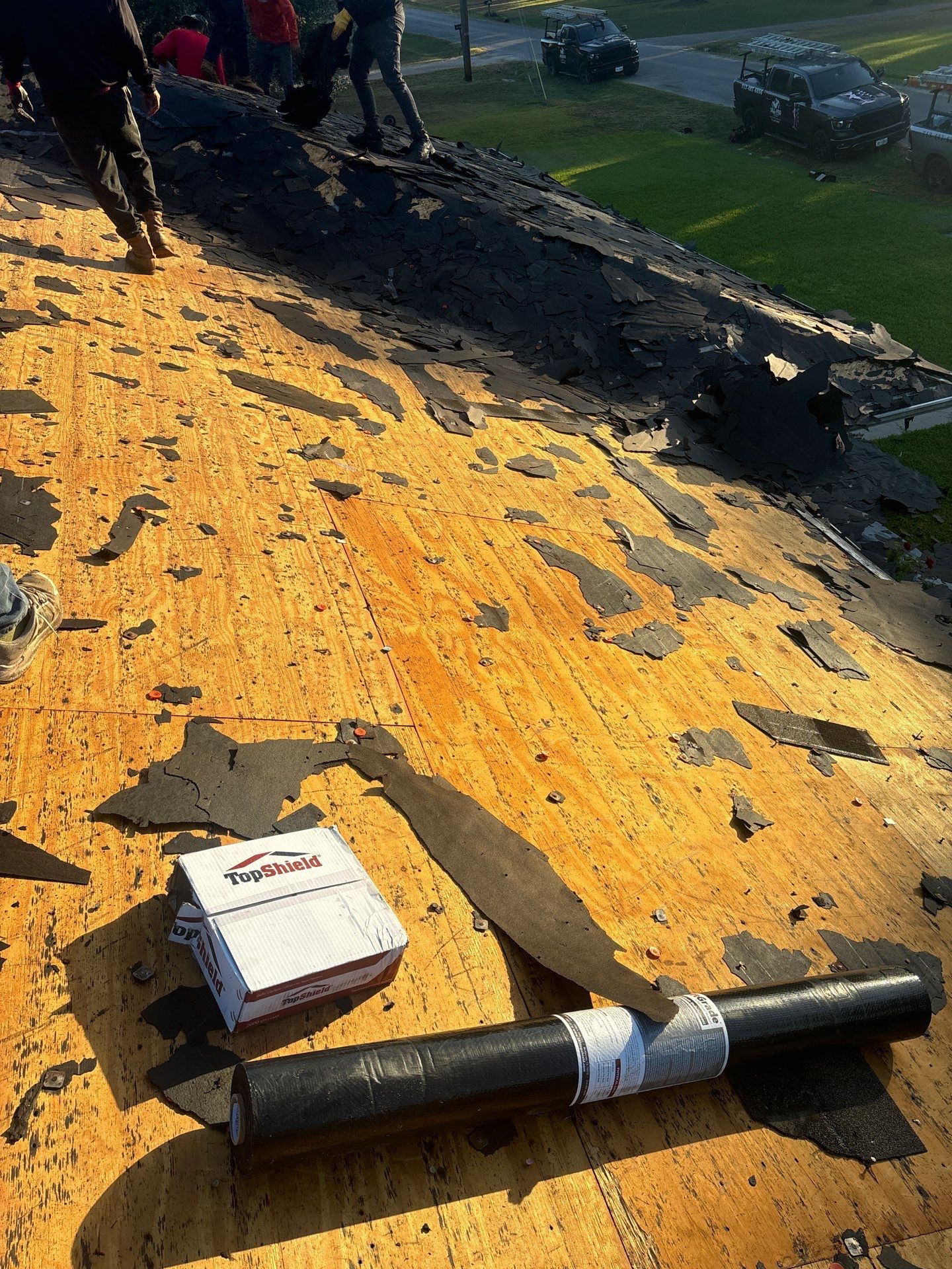 Residential Roofing Installation using Owen's Corning Duration (Lifetime) Shingles by Roof Repair Company