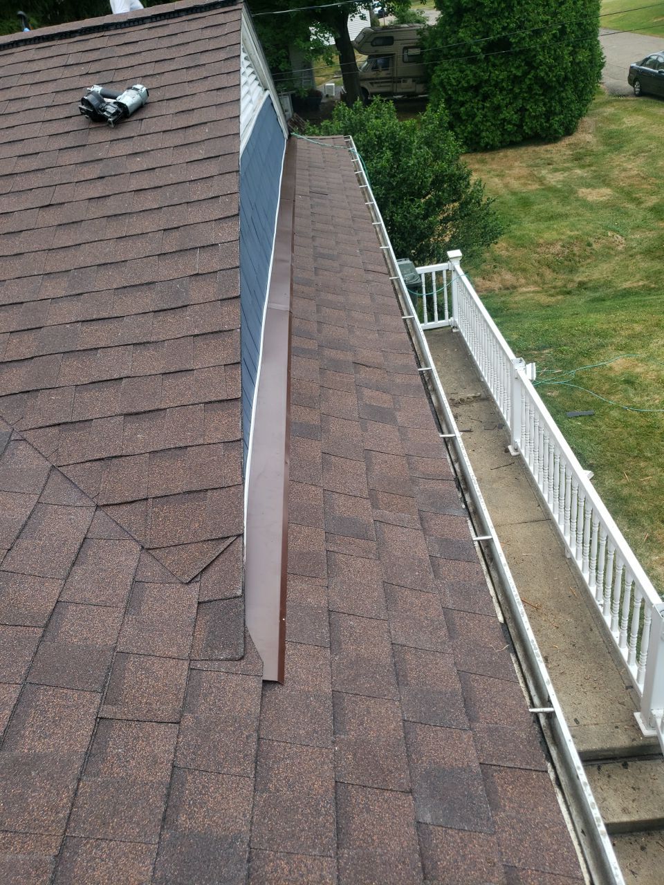 Brand: Atlas Pinnacle Color: Pristine Sunset Drip: White by Eagle Eye Roofing