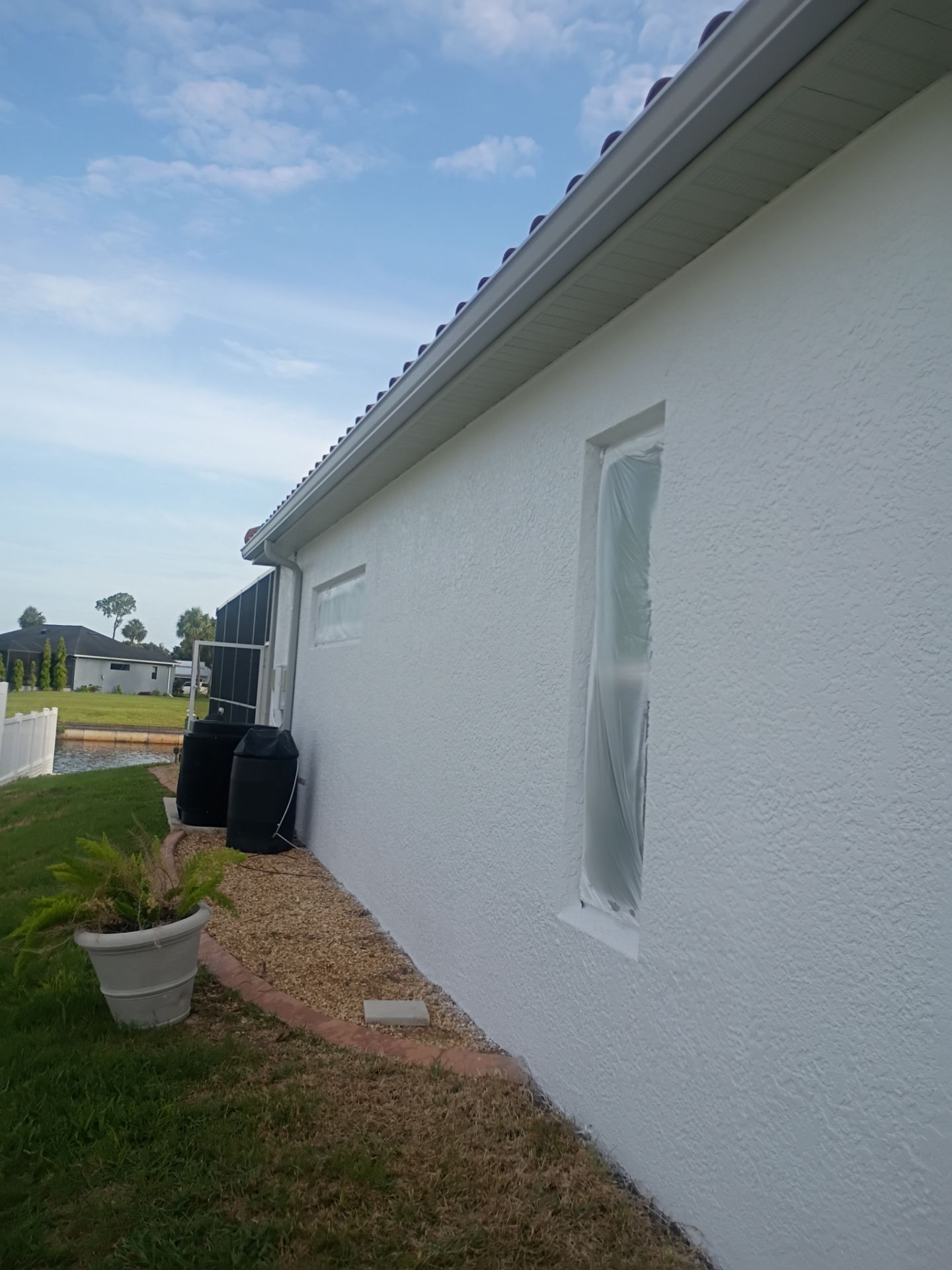 7 inch seamless gutters using Seamless Aluminum Gutters in Fort Myers, FL by Gutter Professors