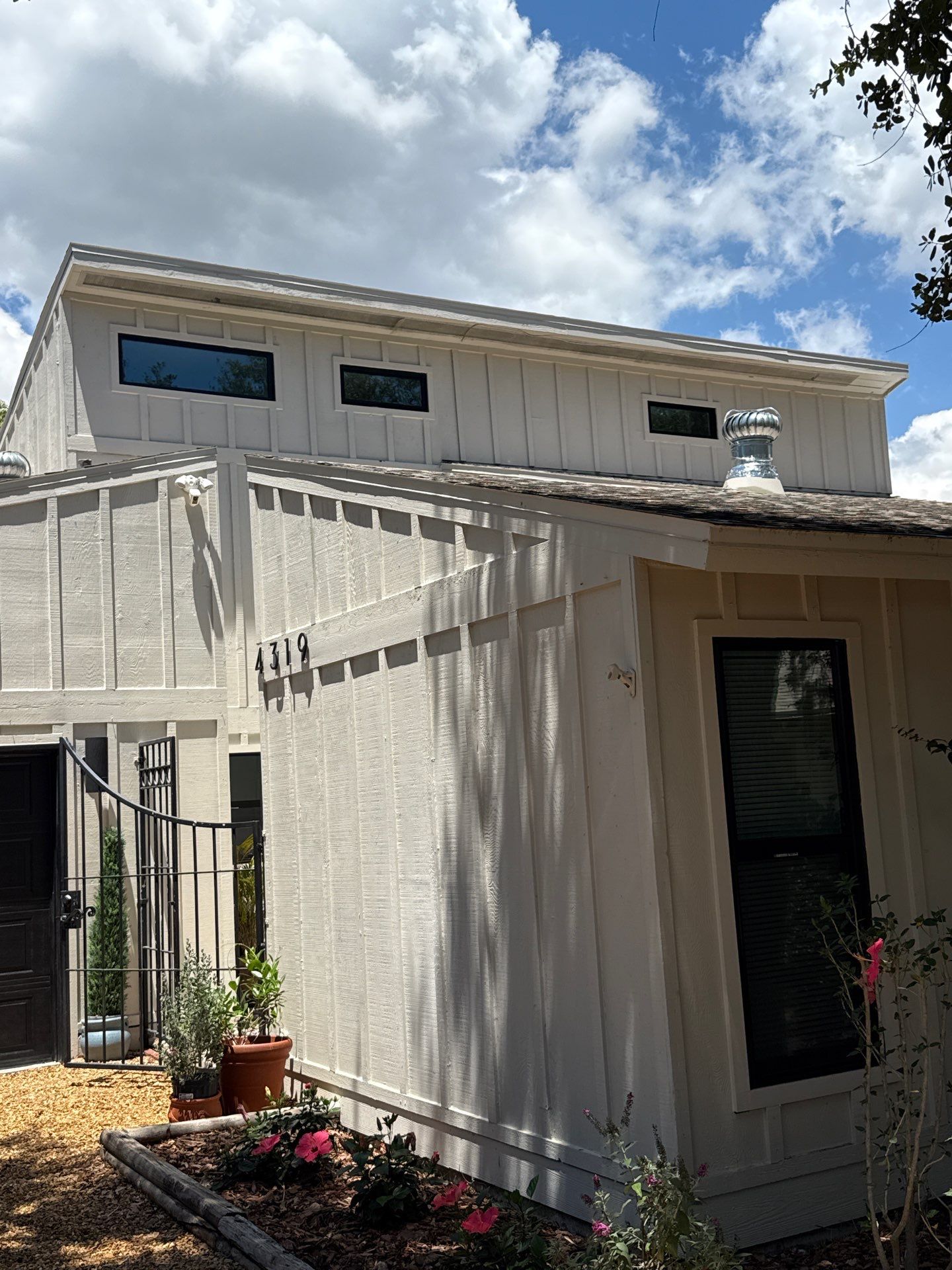 6 Inch Seamless Gutters using black seamless gutters in Sarasota FL by Gutter Professors