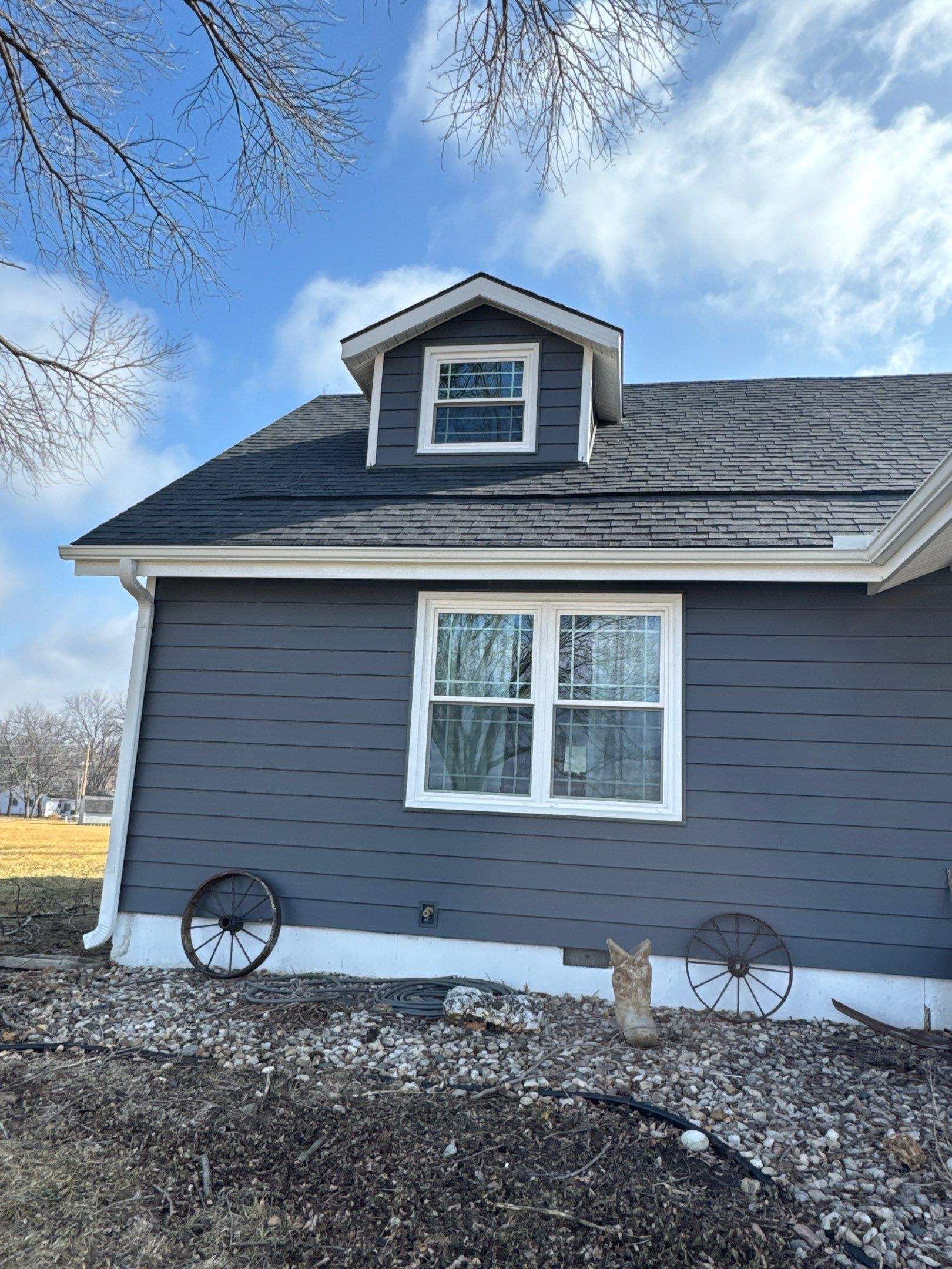 Siding Installation using Craneboard D7 by EEC Windows, Siding & Roofing