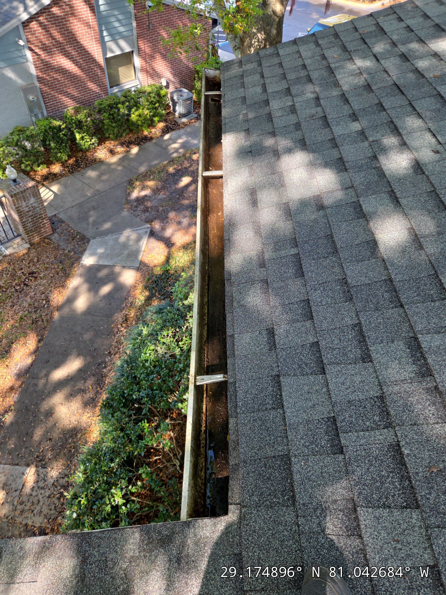 Commercial gutter cleaning Daytona Beach after photo with clean gutters