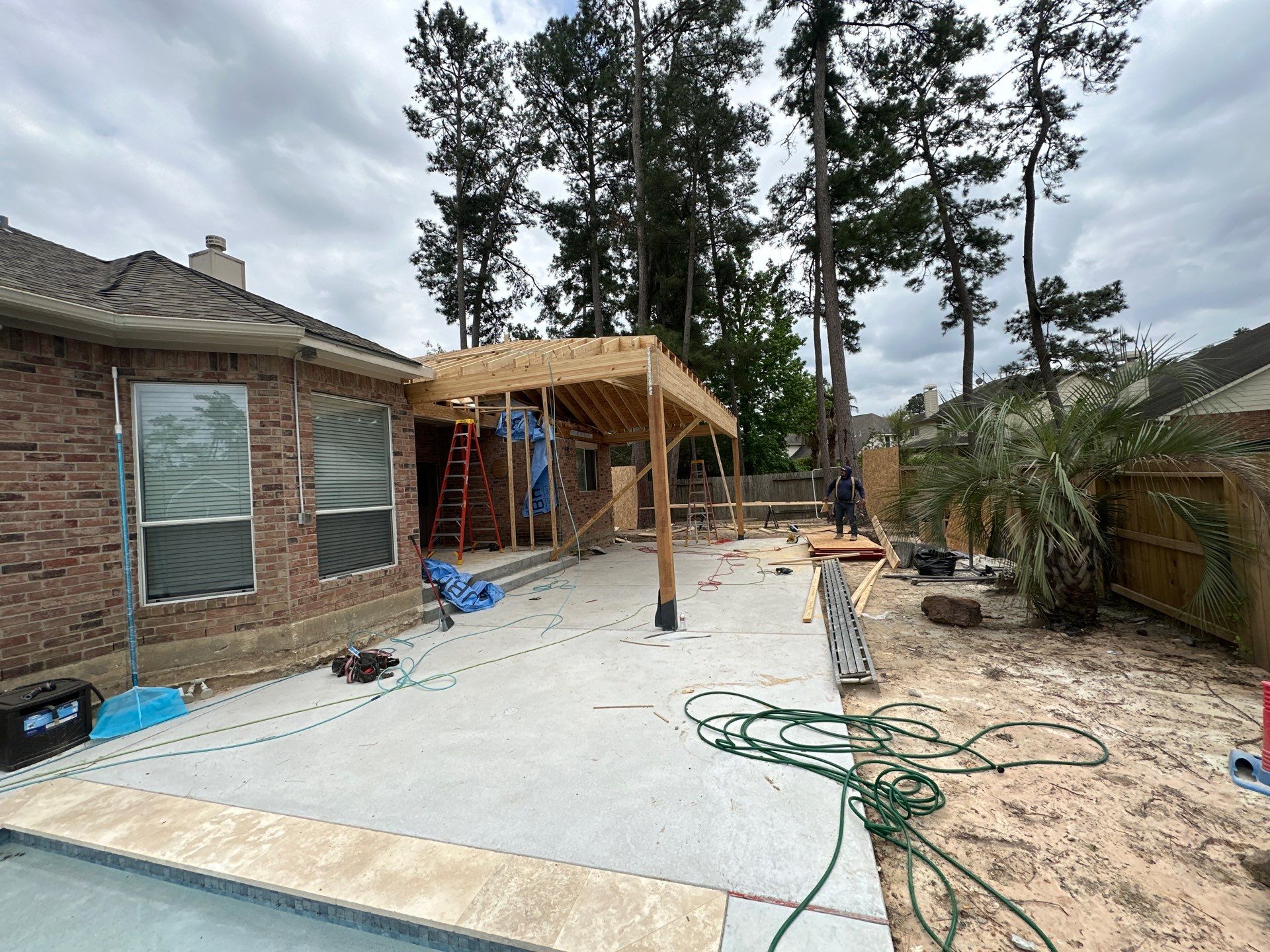 Pool, Patio Cover and Summer Kitchen in Sterling Ridge by SophAlx LLC