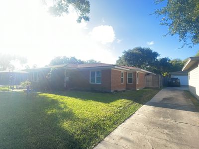 Residential Roofing Installation using GAF HDZ Shakewood