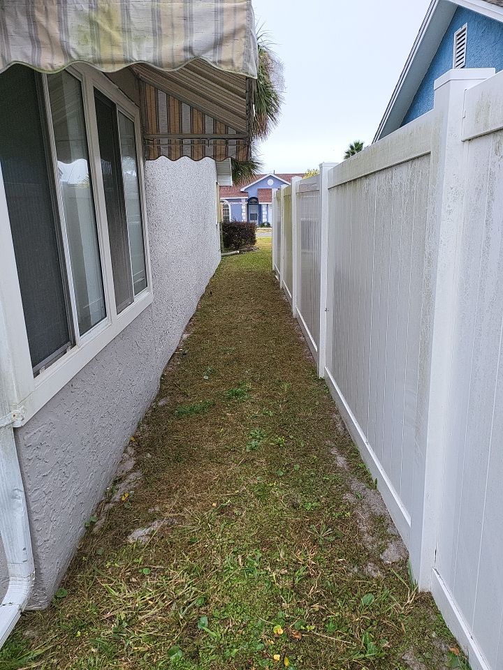 Nice clean look by Hip Square Fence Inc.