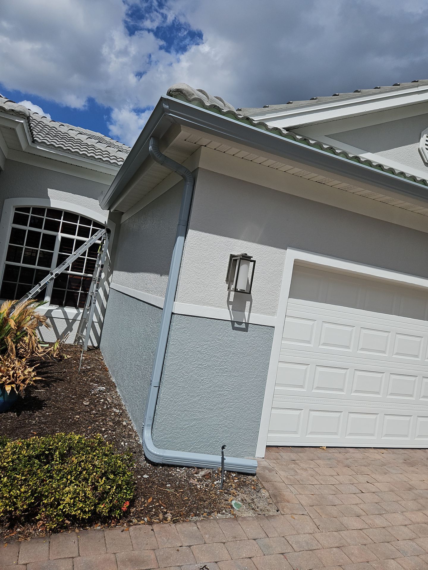 6-inch K-style Seamless Gutters and Splash Guard in Grey Color in Naples FL by Gutter Professors