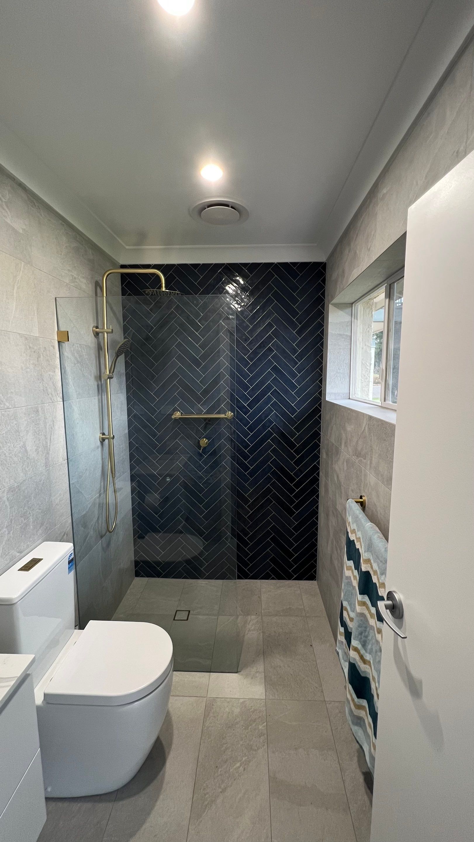 Small Ensuite Renovation by Re-seal Bathrooms