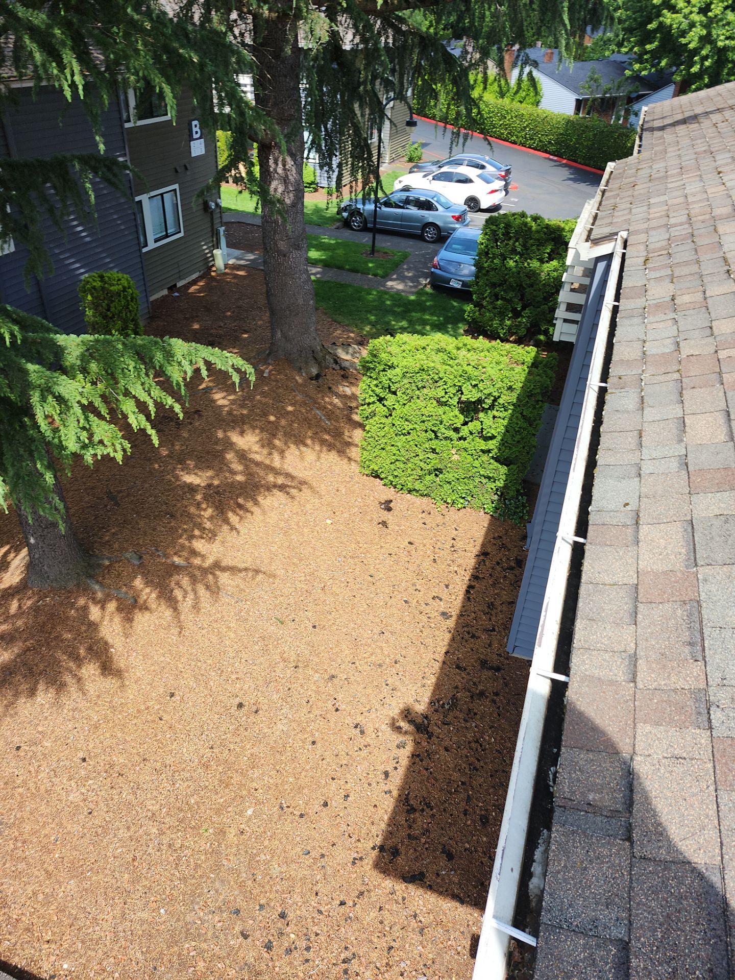 HOA gutter cleaning after photo.