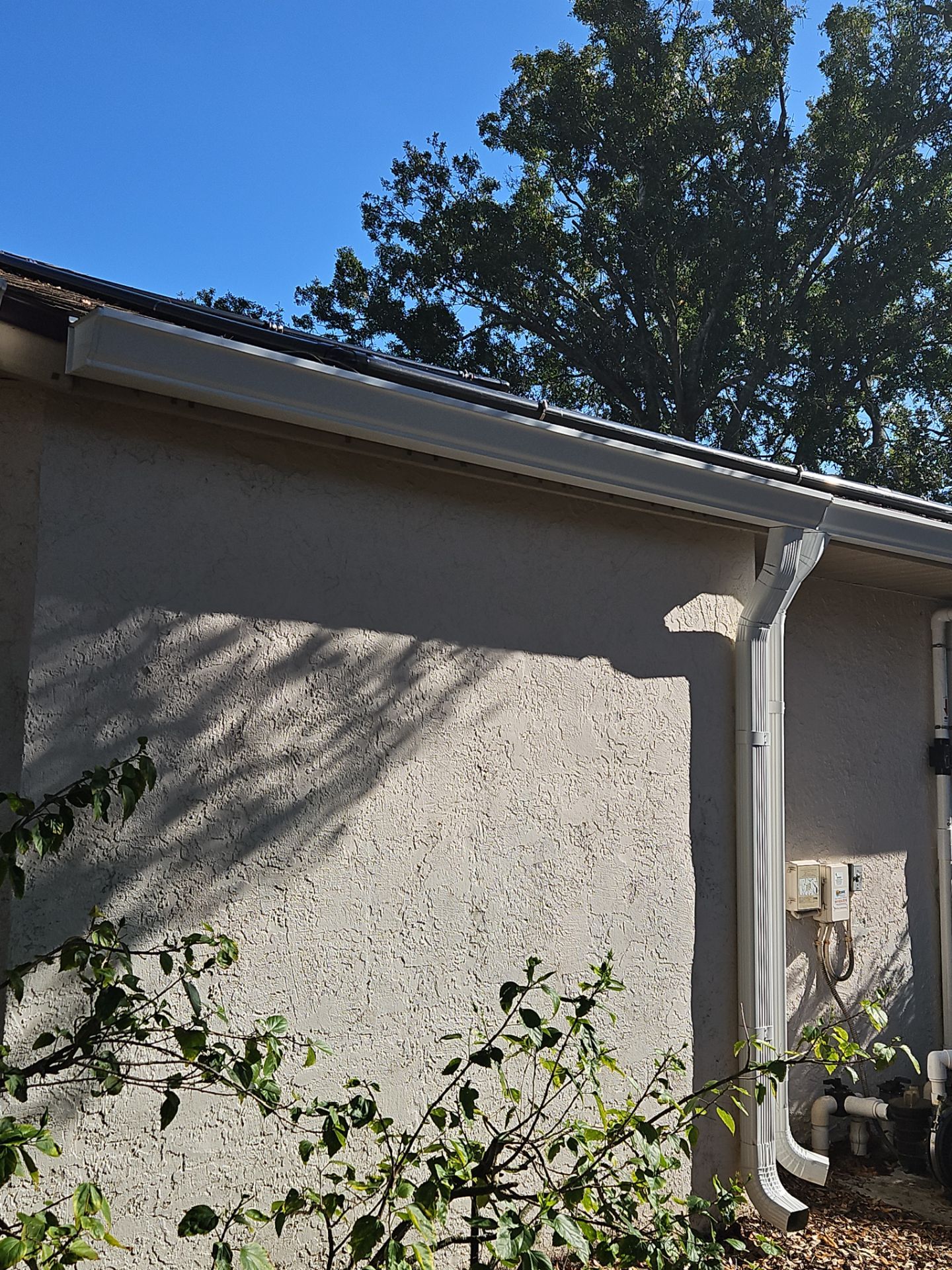 Seamless Aluminum Gutter Installation using 6 Inch Seamless Gutters in Sarasota FL by Gutter Professors