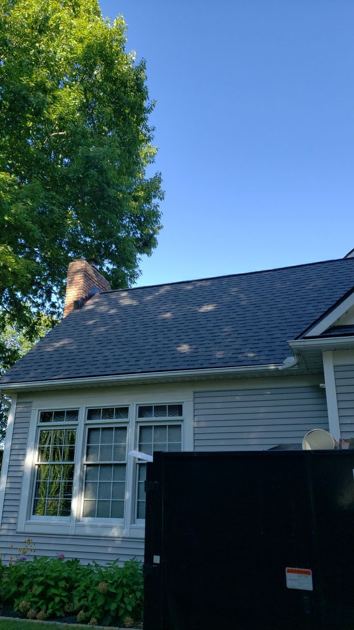 Brand: Atlas Pinnacle Color: Pristine Socthgard Pewter Drip: Black by Eagle Eye Roofing