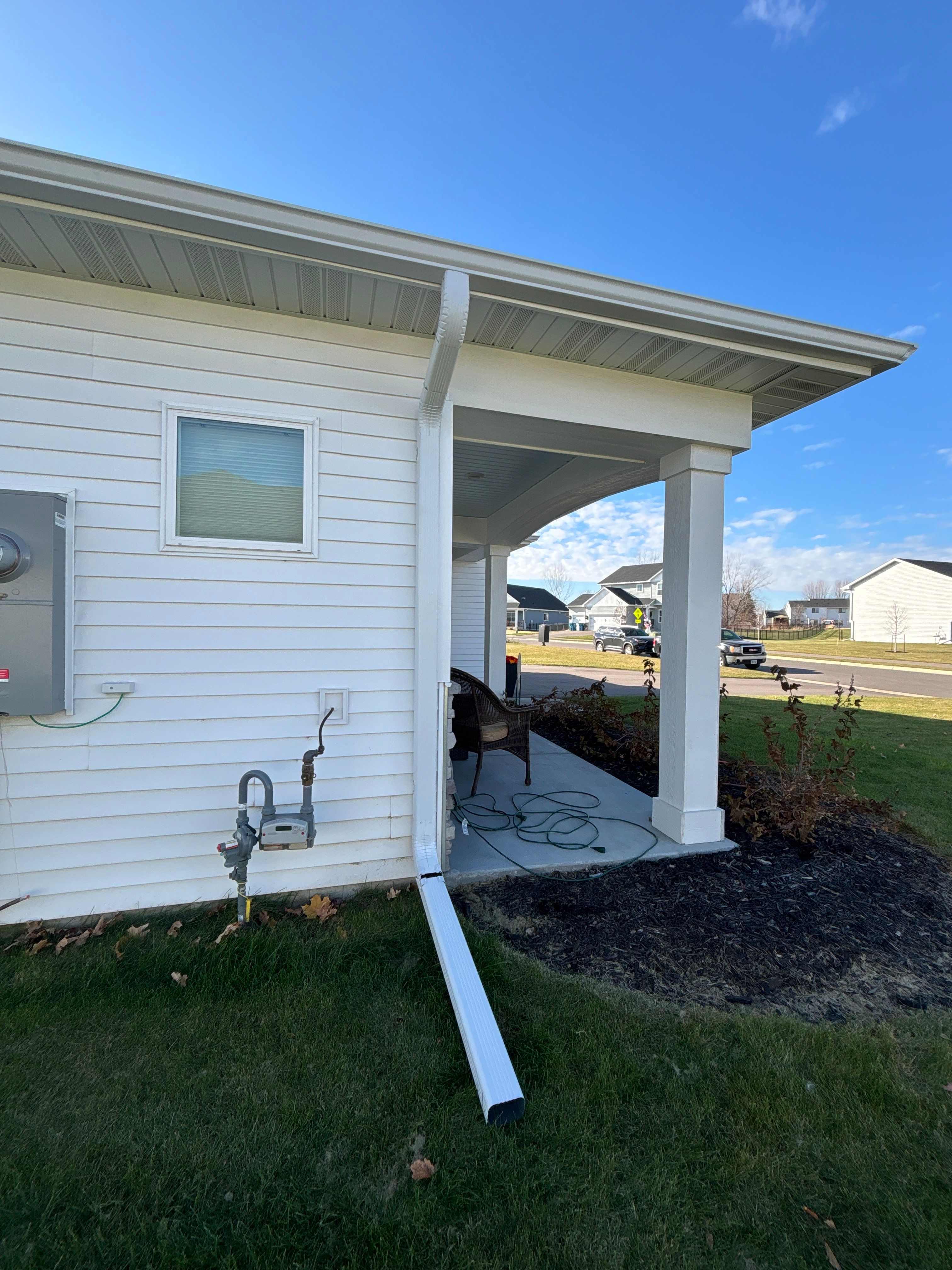 5-Inch White Seamless Gutter Installation – Buffalo, MN by Next Level Seamless Gutters / Exteriors Inc.