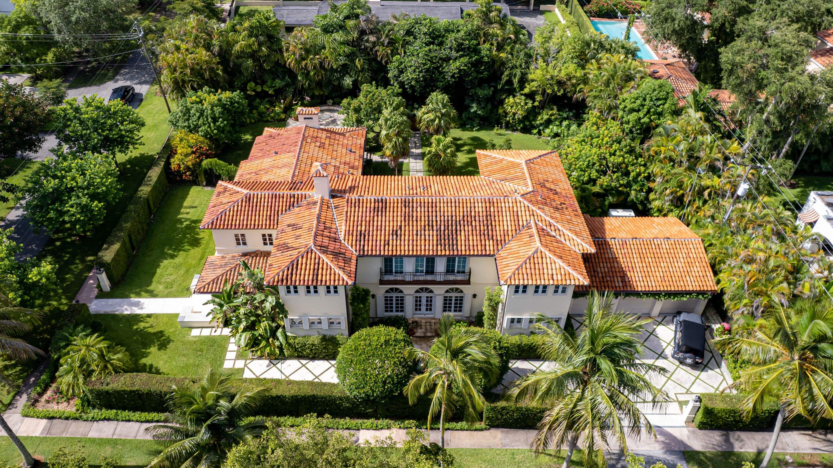 Granada Handmade Barrel Tile - Flashed Blend by Istueta Roofing