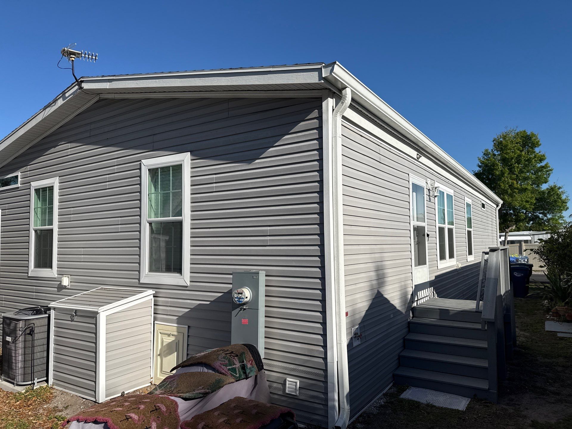 On-the-Spot Mobile Home House Wash in Terra Ceia, FL | Fisherman’s Cove RV Resort by Sunshine AquaWash