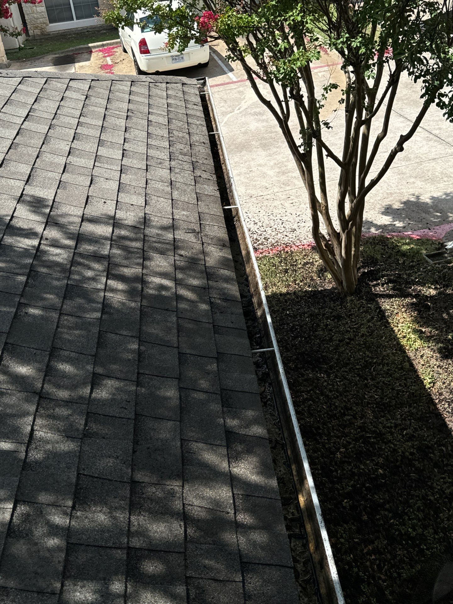 HOA gutter cleaning after photo.
