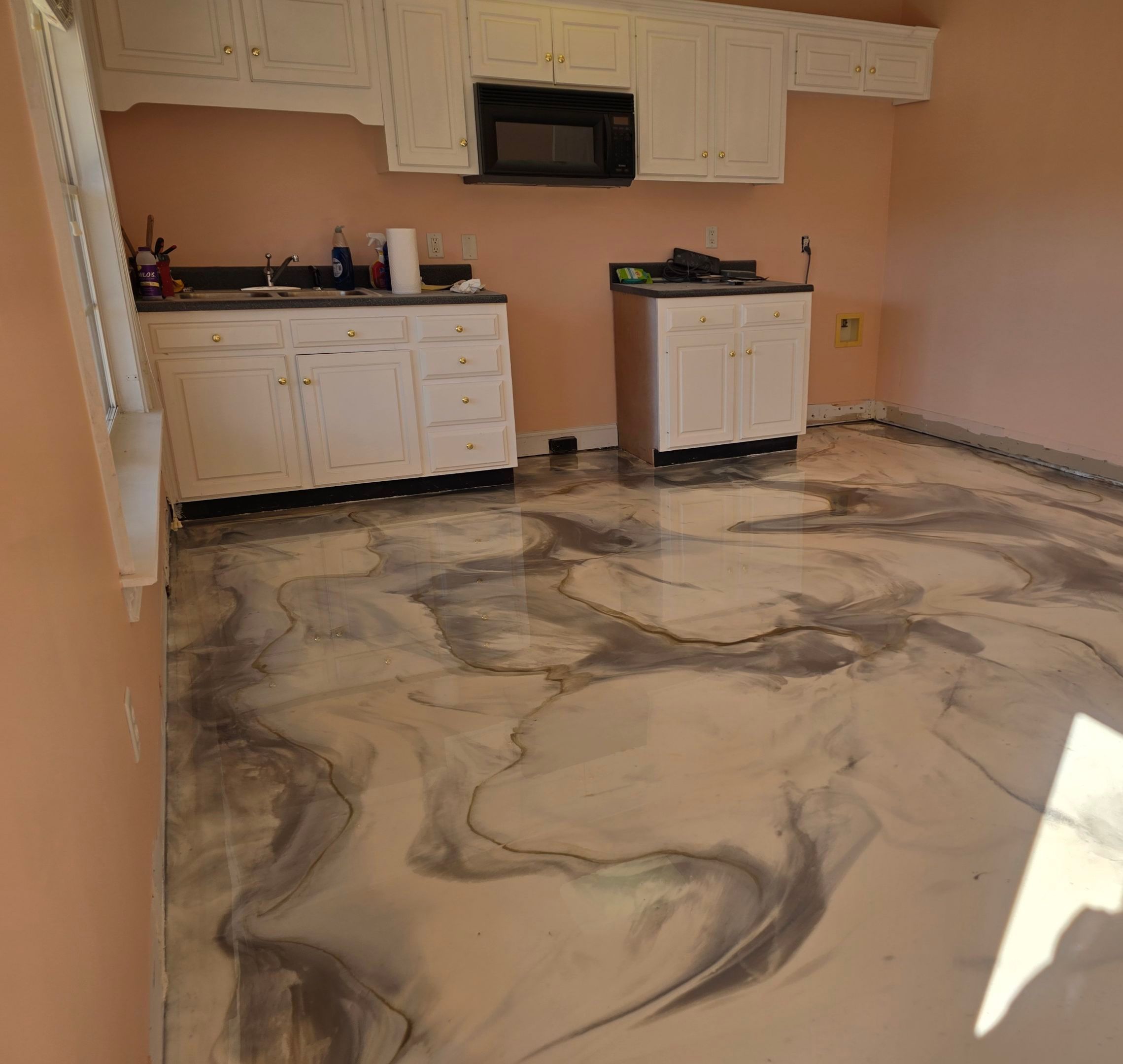 Metallic Kitchen Floor Using Gold, Dolphin & Pearl by Elite Floor Solutions