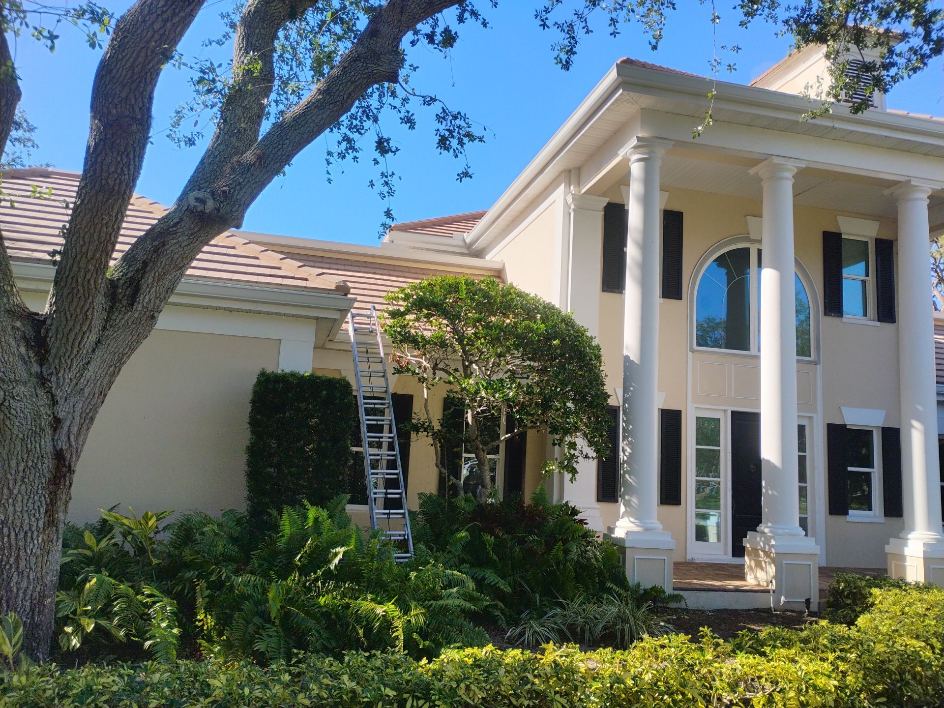 7-Inch Seamless Gutters for Large Roofs in Osprey FL by Gutter Professors