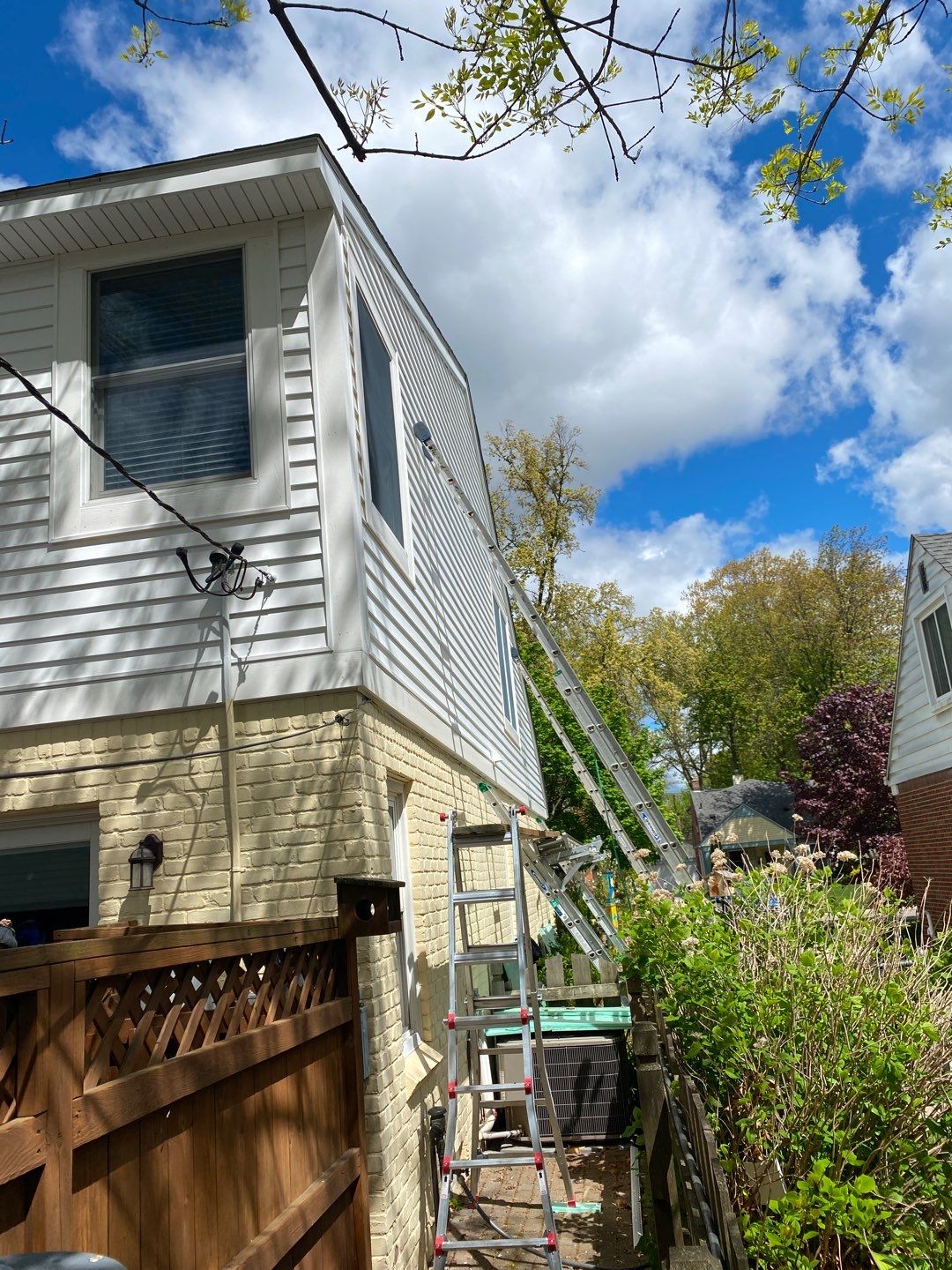 Siding Replacement using CertainTeed Restoration Classic D5 by 180 Contractors