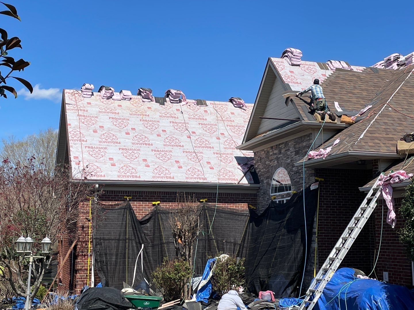 Owens Corning Duration in Teak by Undersun Roofing