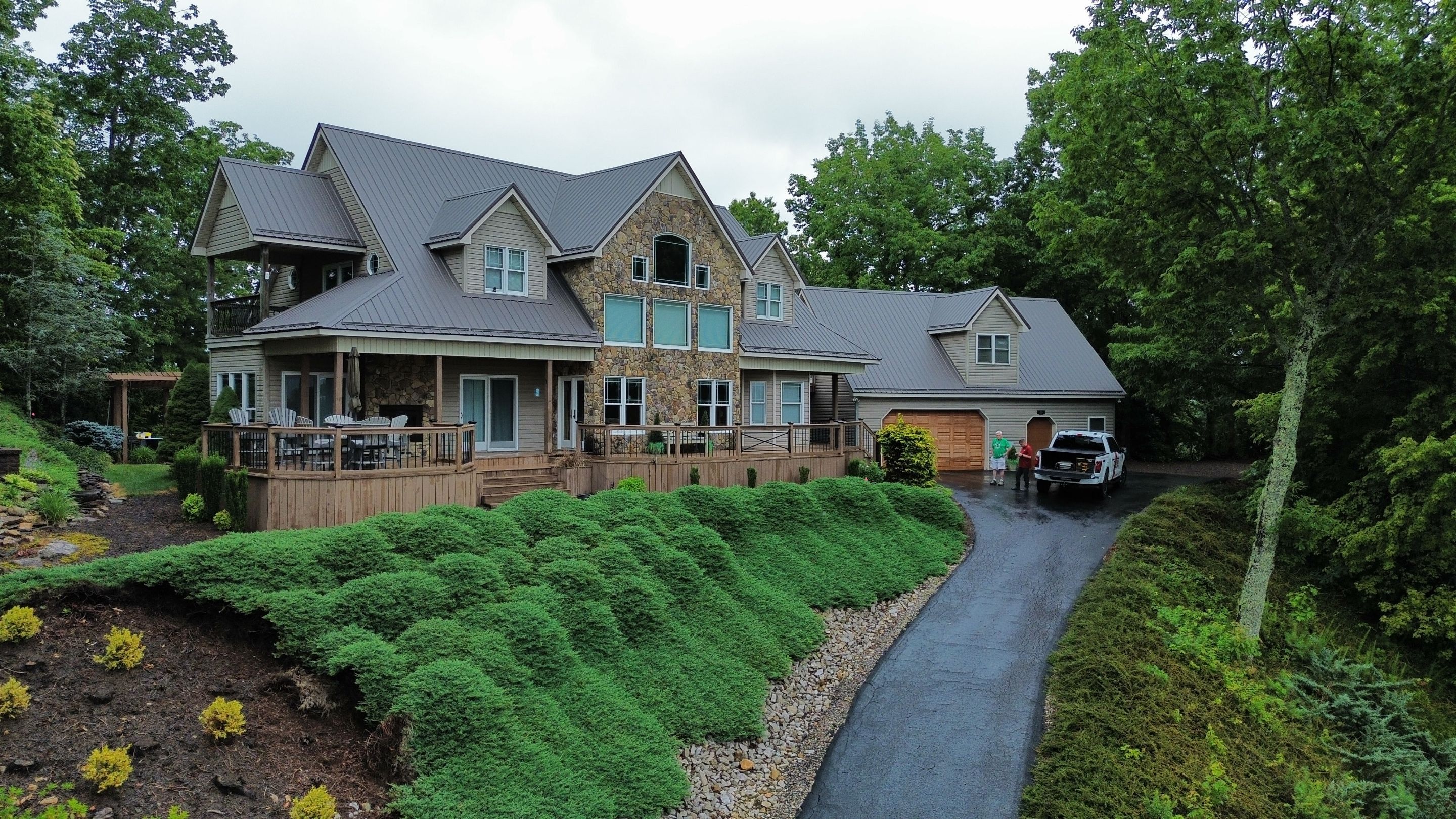 James Residence by Omnia Roofing