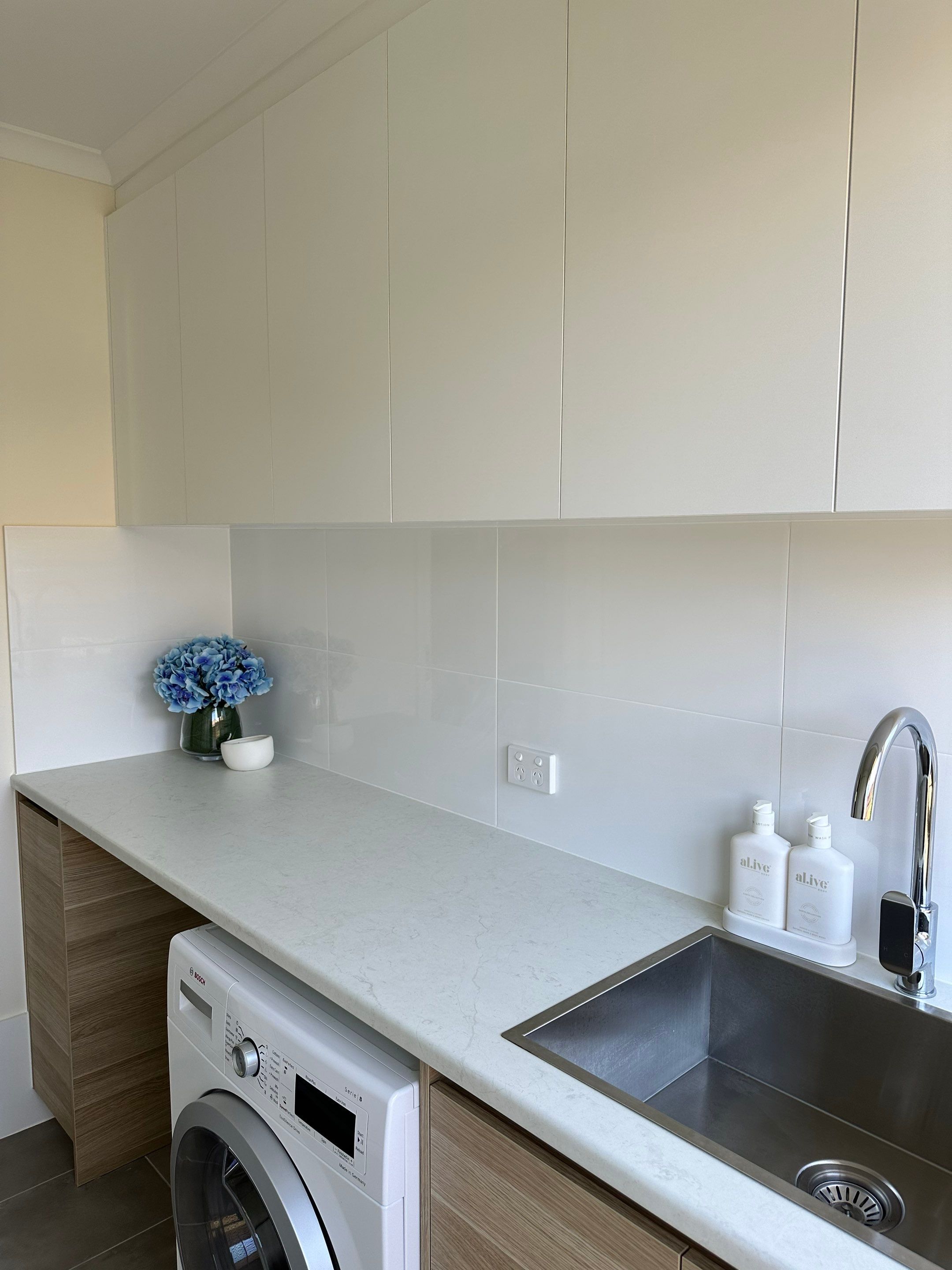 Main Bathroom, Ensuite, Toilet, Powder Room, and Laundry Renovation by Re-seal Bathrooms