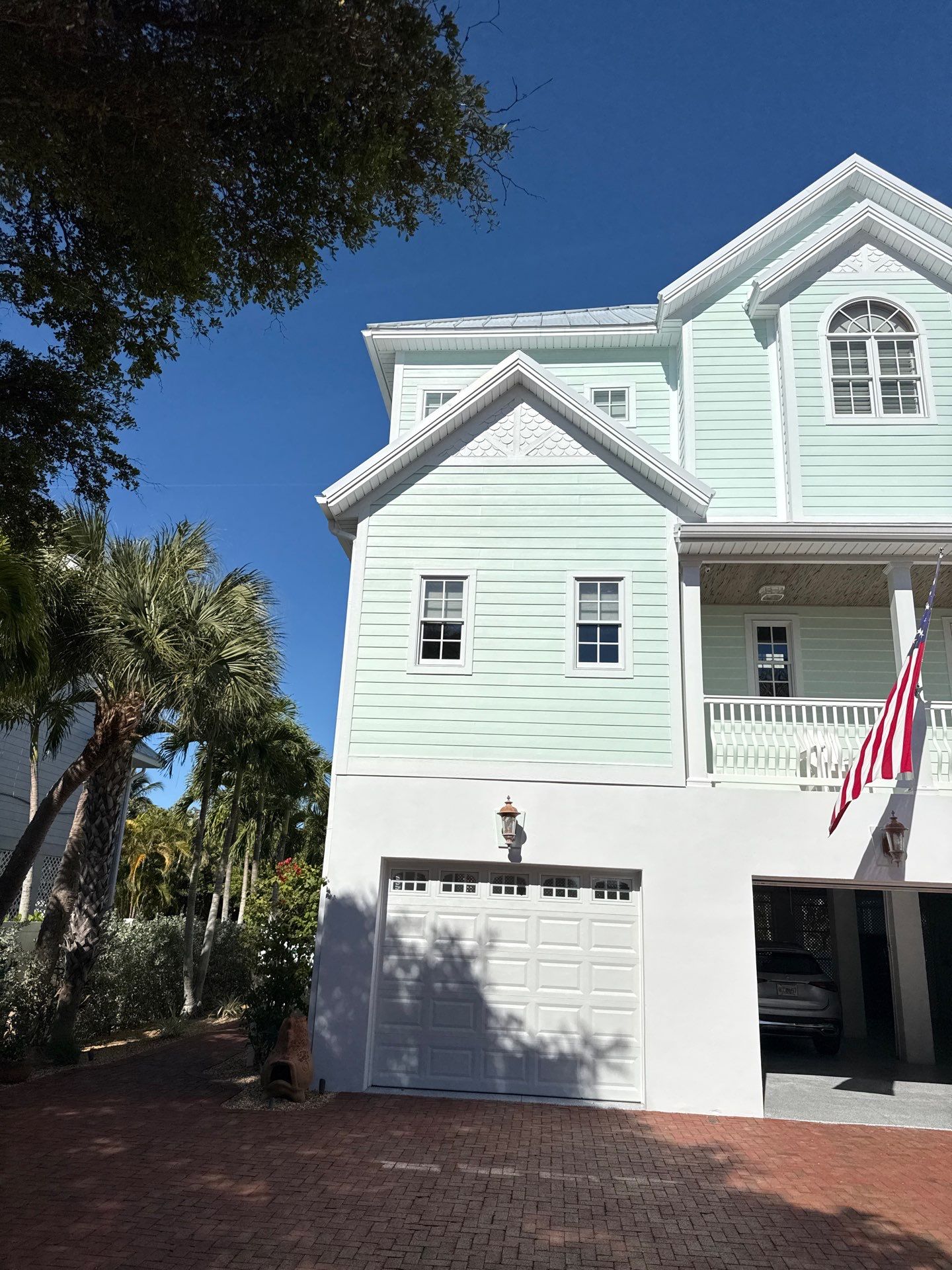 White K Style Seamless Gutters using 6 Inch Seamless Gutters in Siesta Key FL by Gutter Professors