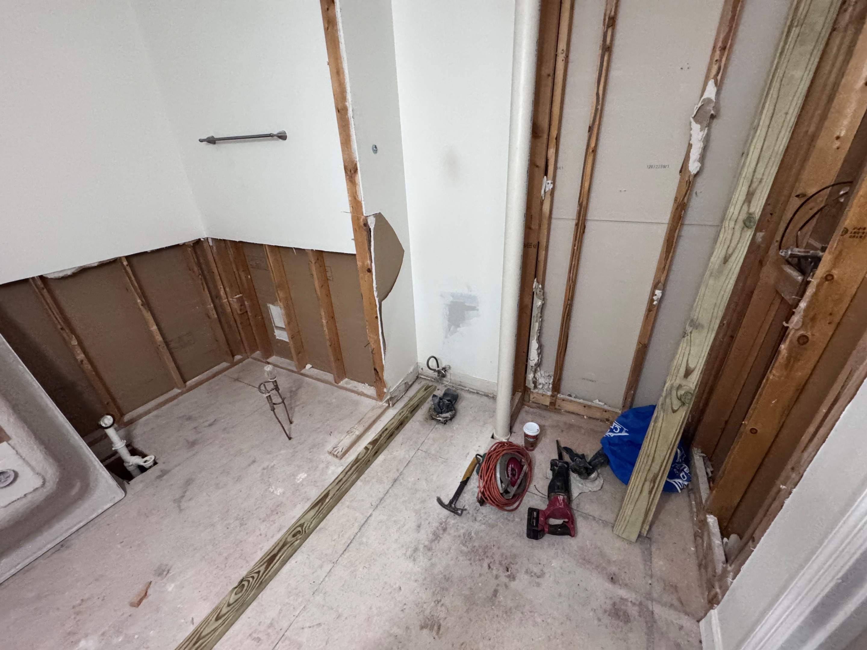 Master bathroom renovation by Prudencio