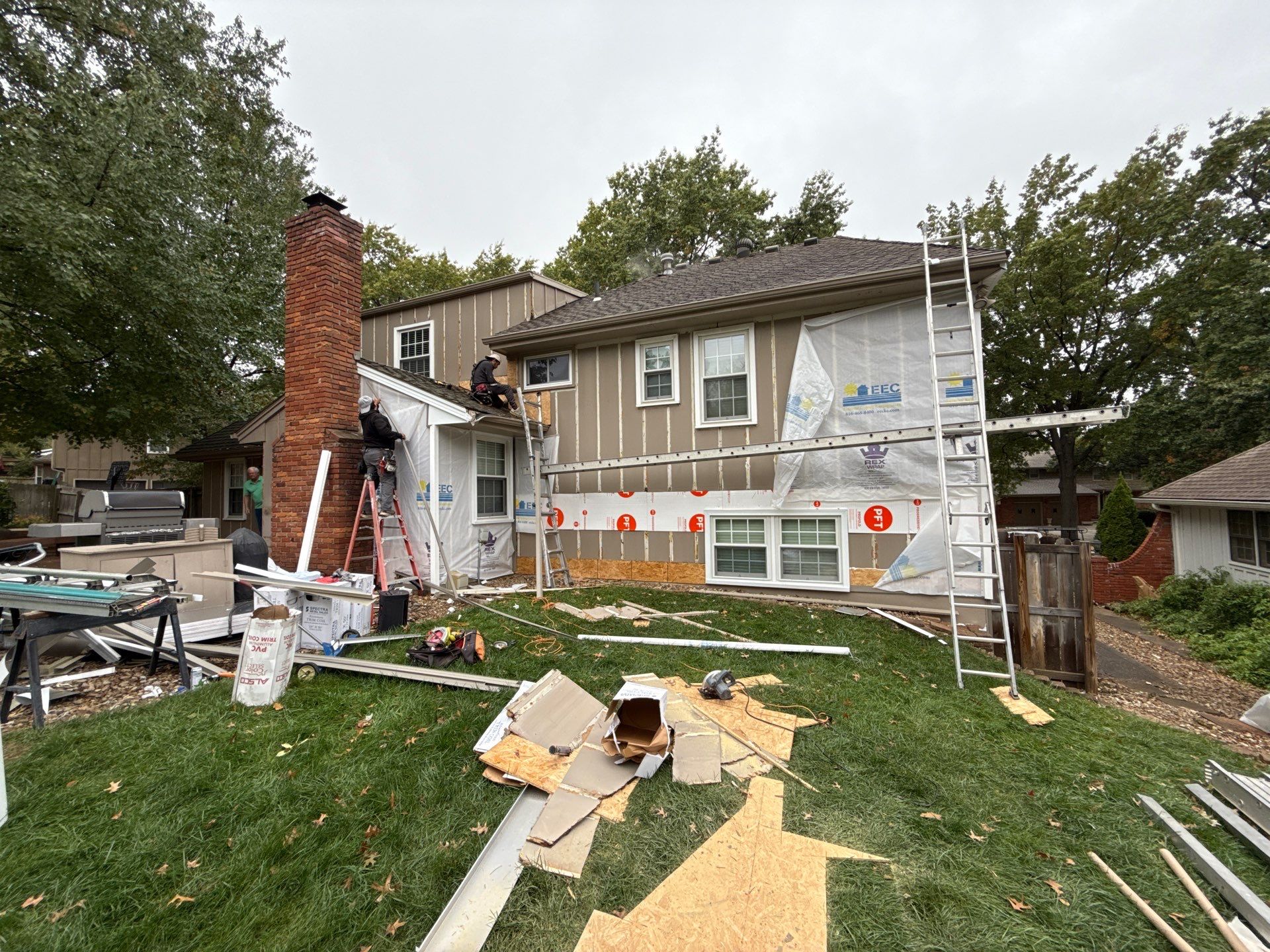 Complete Kansas City Exterior Remodel With IKO Roofing and Craneboard Siding by EEC Windows, Siding & Roofing
