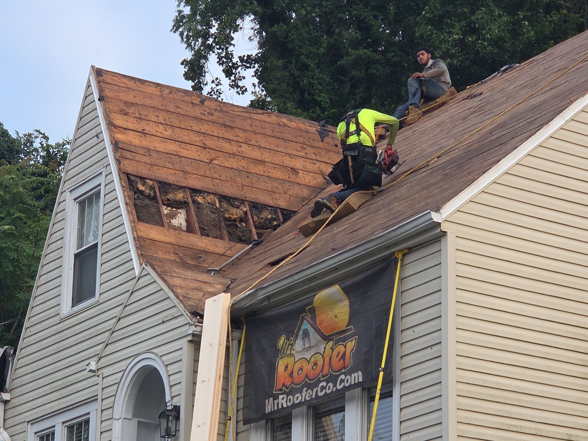 Charleston WV IKO Dynasty Roof Replacement – Premium Asphalt Shingles & Expert Installation by Mr. Roofer