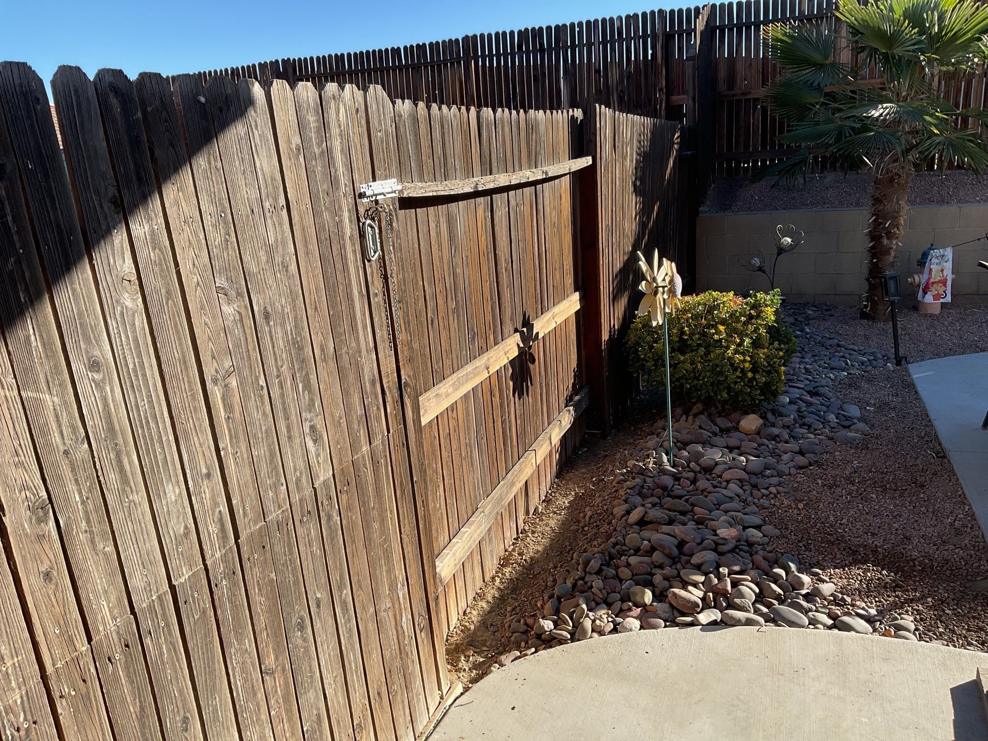 Fence installation using vinyl by Fence Guys Inc.