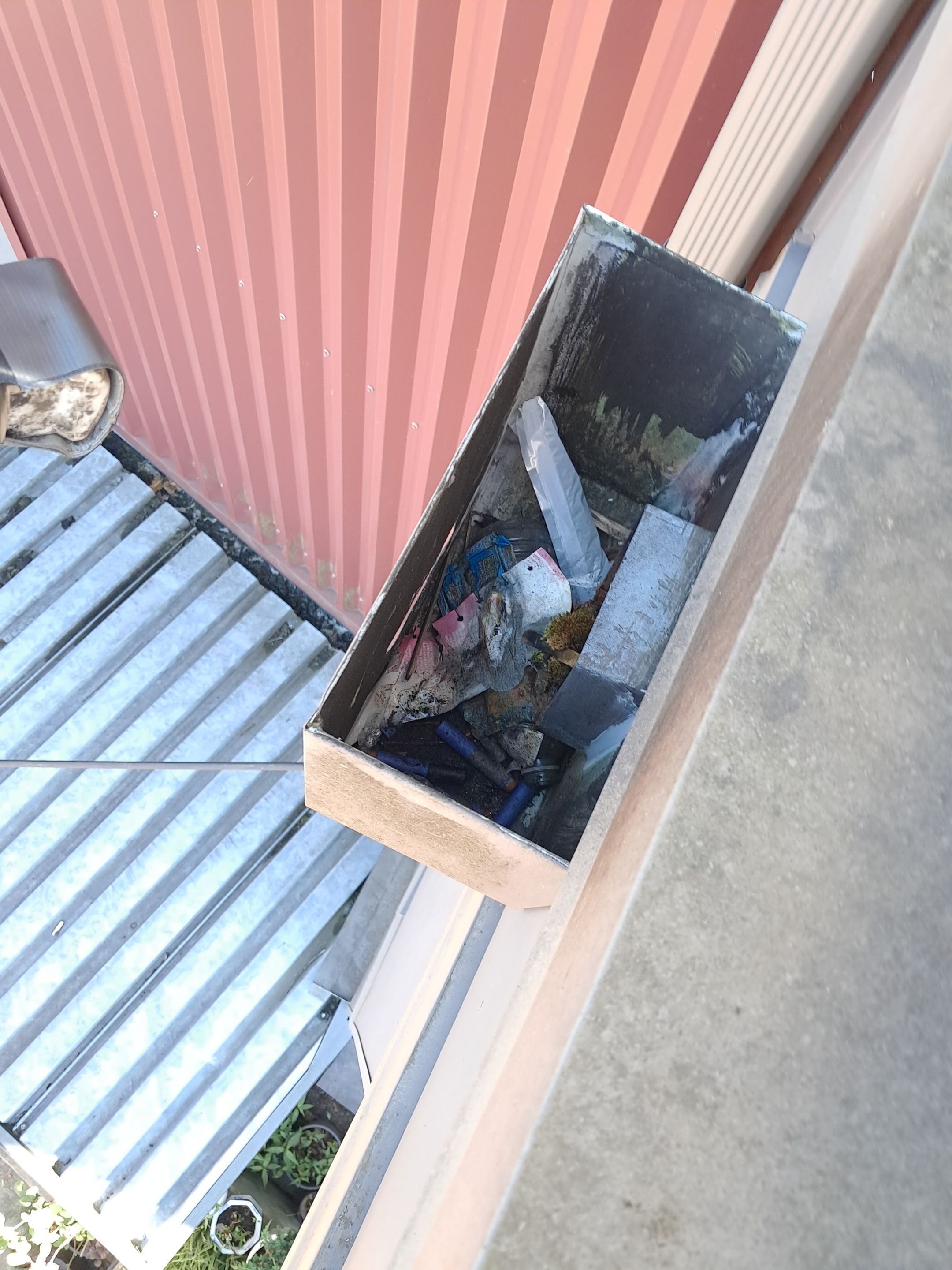 Commercial gutter cleaning Seattle before photo with filled gutters