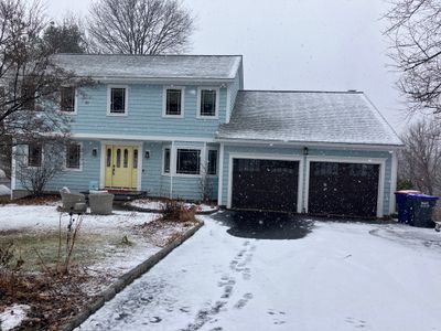 Beautiful Siding transformation using Cert. Cedar Impressions D/7 Perfection, Straight Bottom, Bermuda Blue