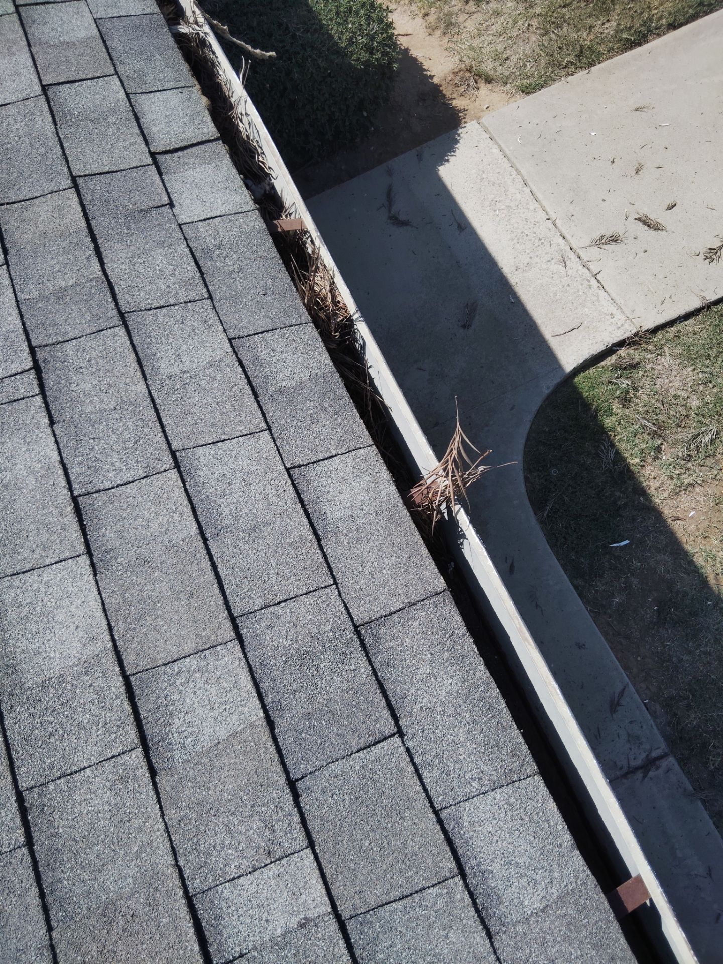 HOA gutter cleaning before