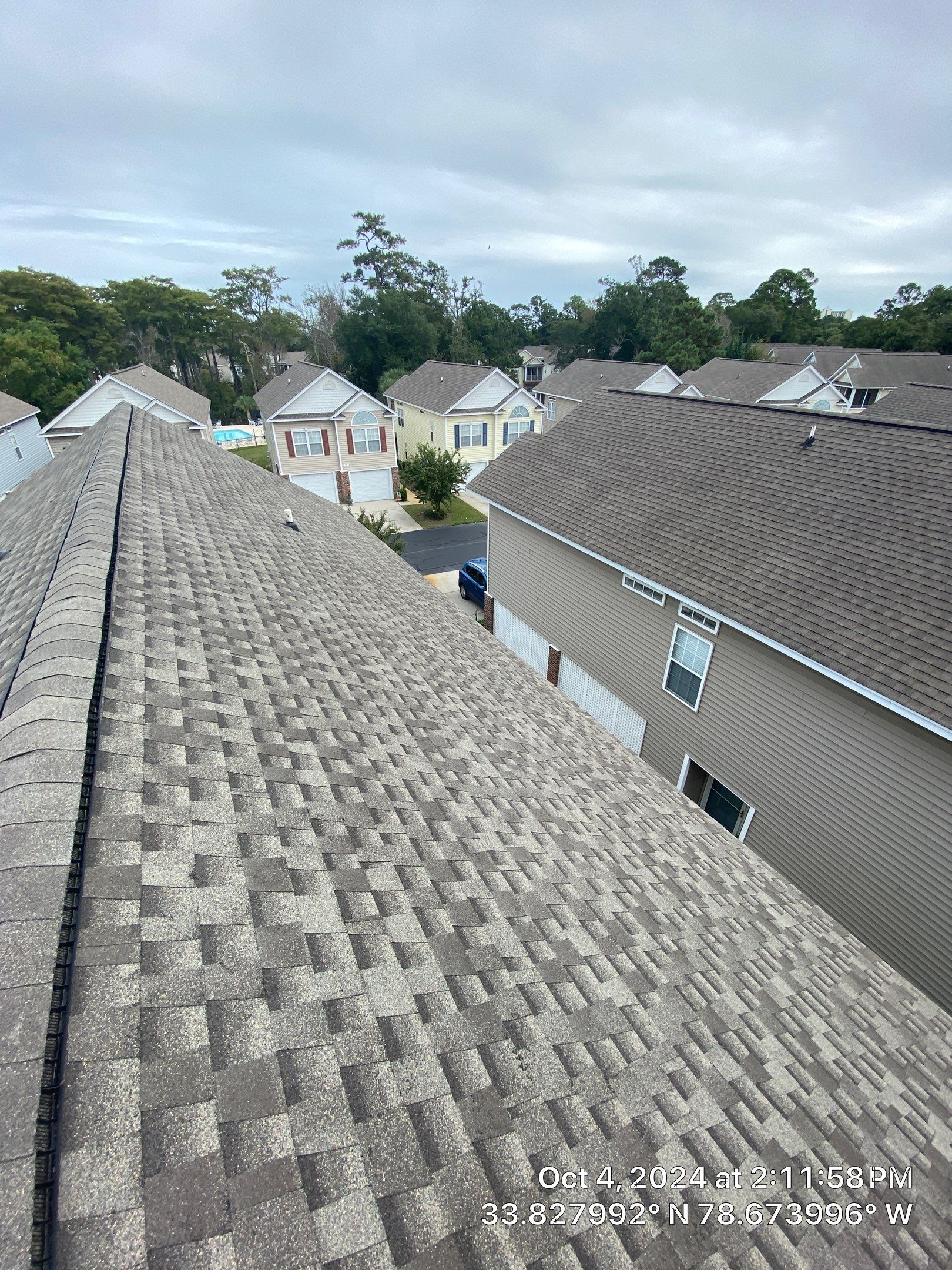 GAF HDZ - Weathered Wood by Linta Roofing Inc