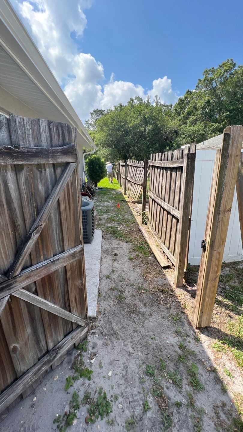 Sarasota, FL 6ft. Tall White Vinyl Privacy Fence by Asap fence and gates, LLC