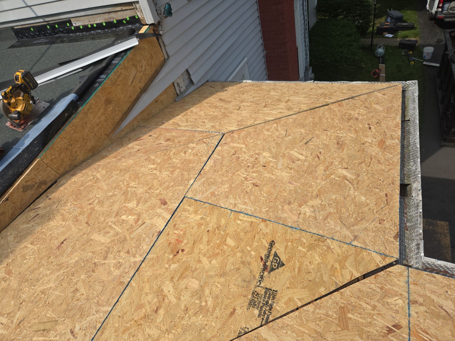 Complete Residential Shingle and Membrane Roof Installation in Salem by Eagle Eye Roofing