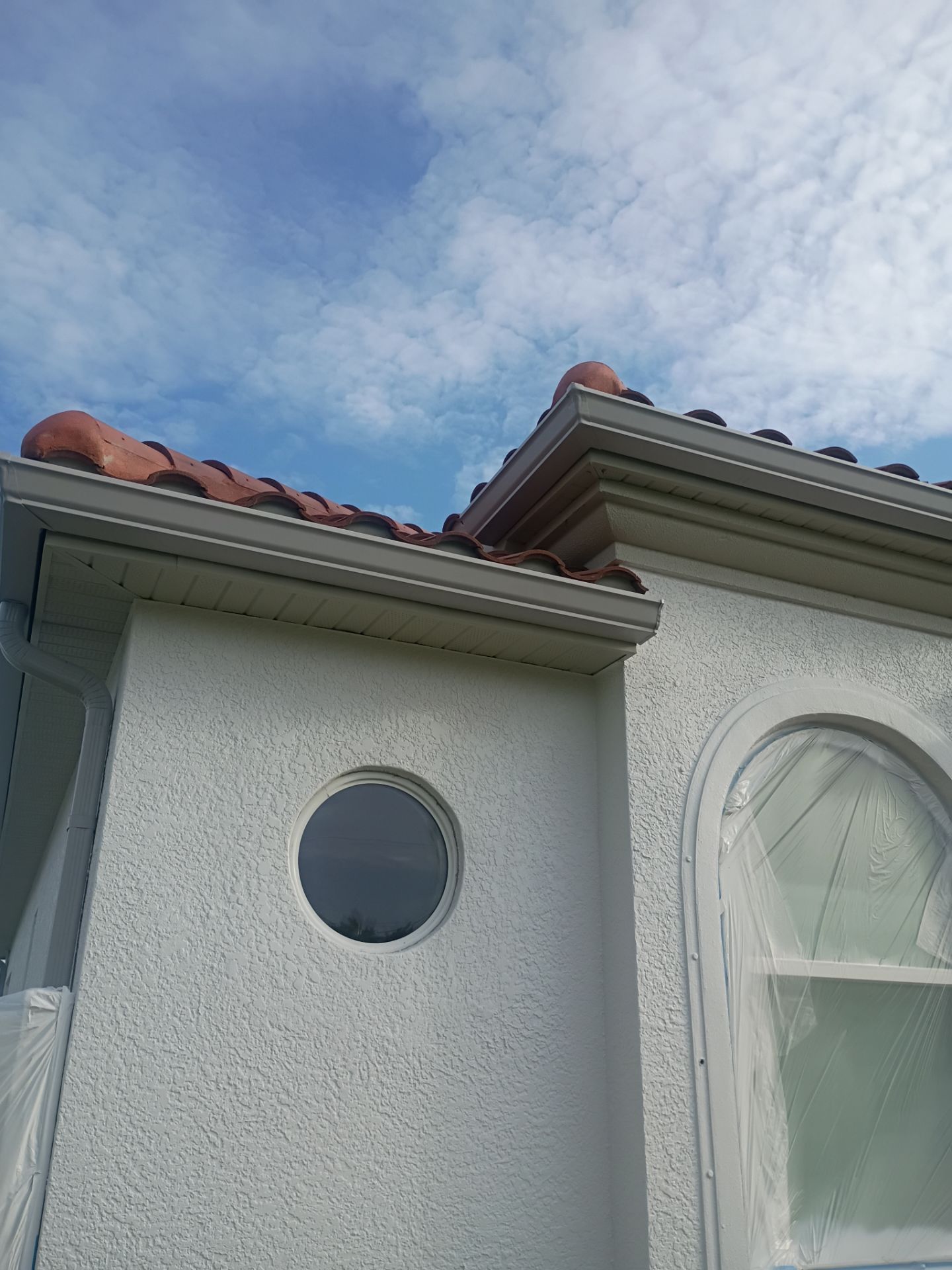 7 inch seamless gutters using Seamless Aluminum Gutters in Fort Myers, FL by Gutter Professors