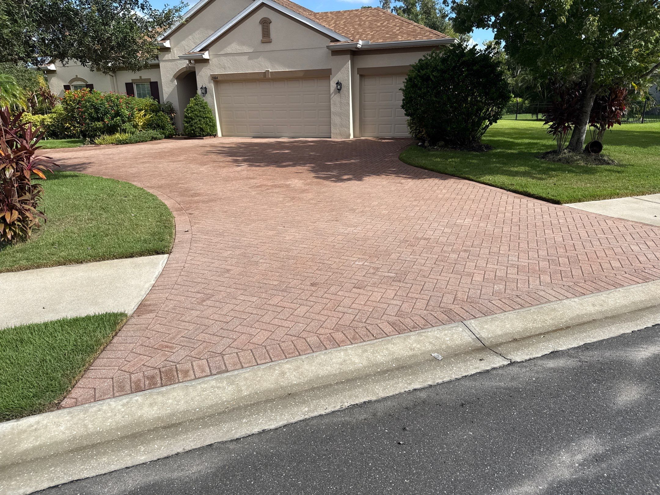 Paver Driveway & Sidewalk Cleaning – Oakleaf Hammock, Ellenton, FL by Sunshine AquaWash