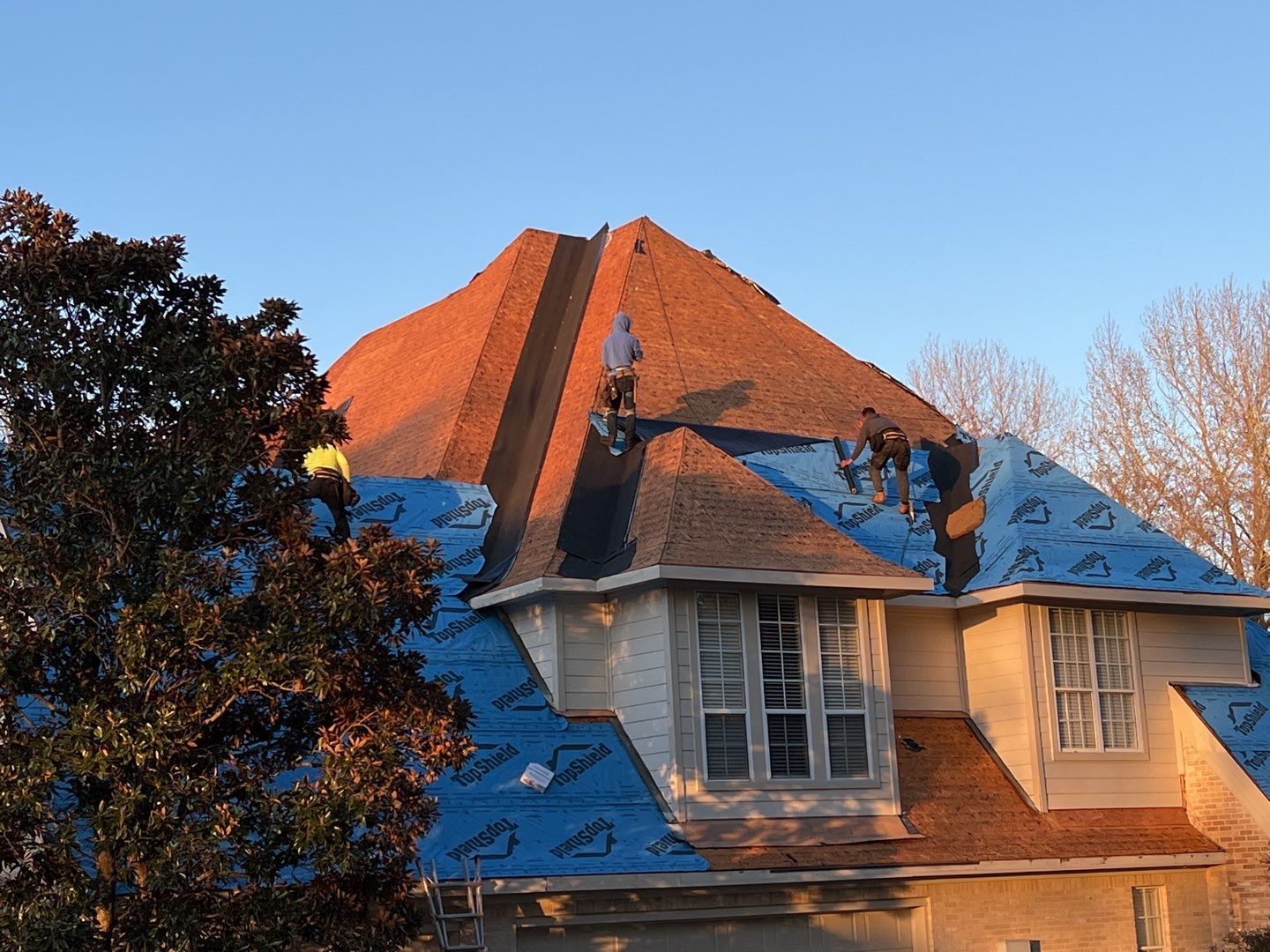 Landmark Moire Black by First Out Roofing 