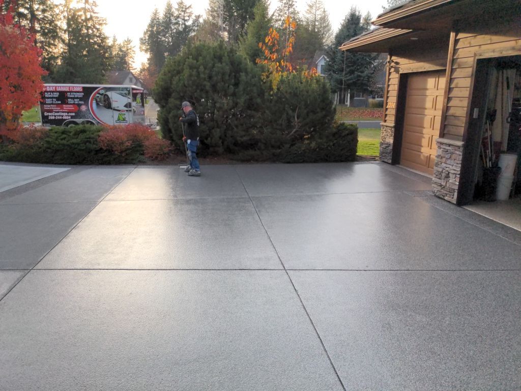 Driveway using Penntek Evolution System and Echo 1/4" Chip by Croc Coatings, LLC
