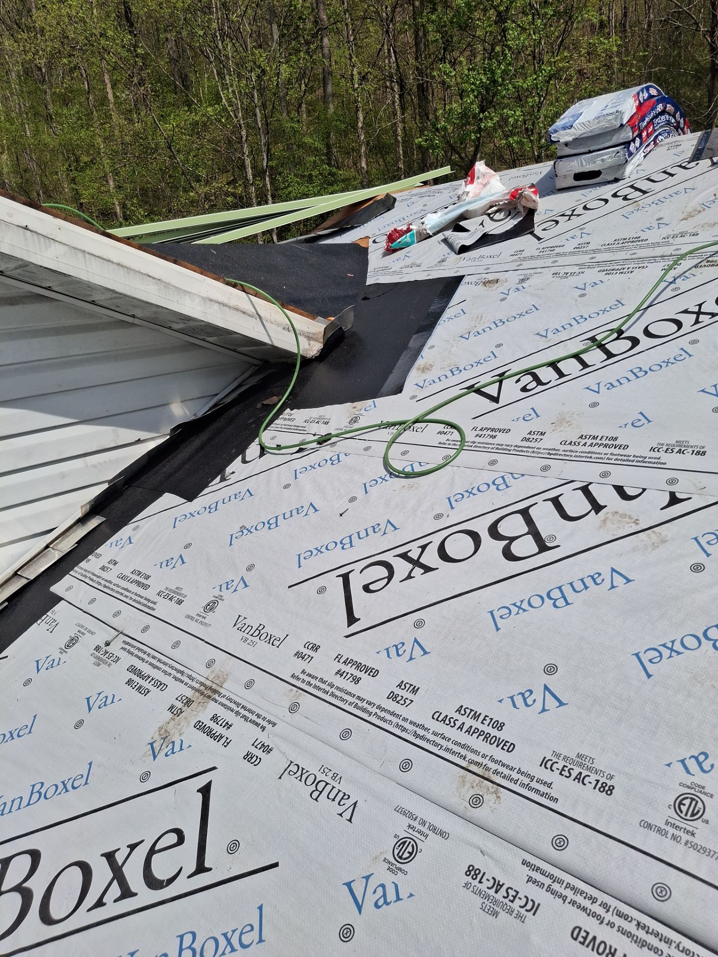 Residential Roofing Installation using GAF Timberline HDZ Charcoal by Rainstoppers Roofing
