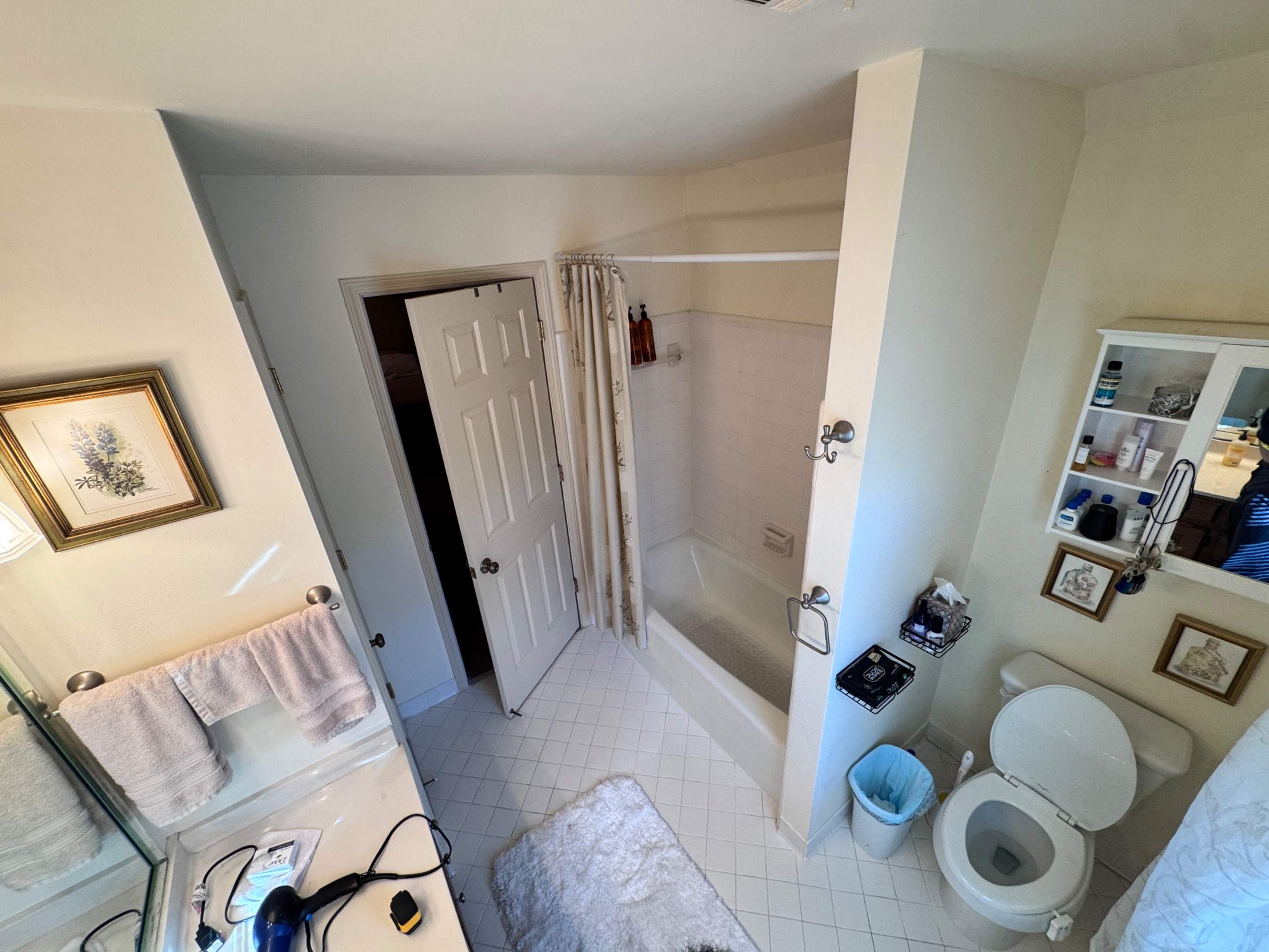Guest bathroom renovation by Prudencio