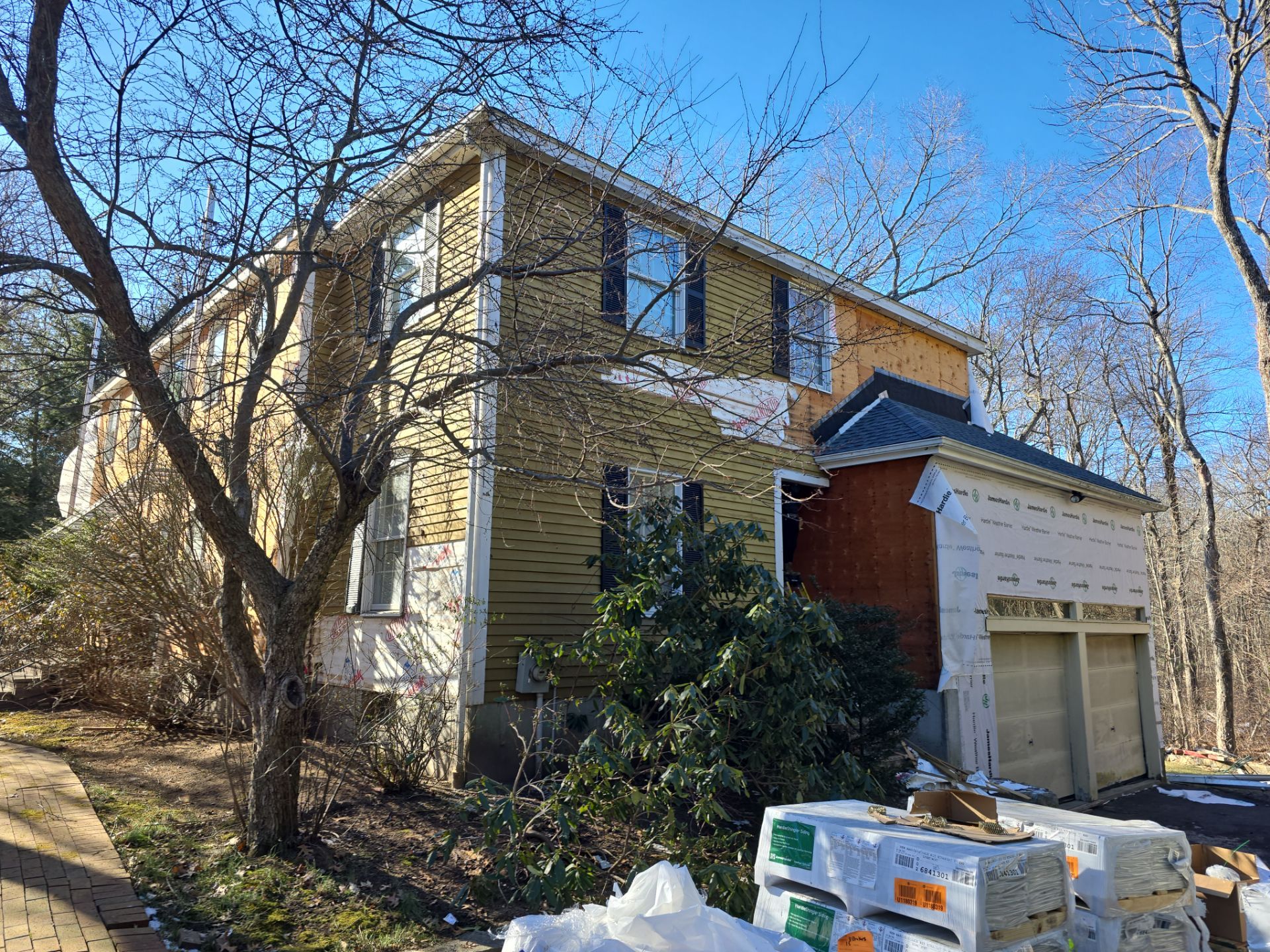 Siding and roof replacement in Framingham, Ma by UBrothers Construction
