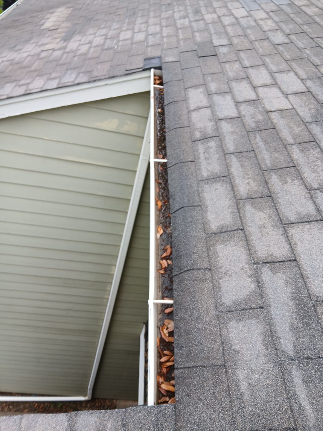 HOA gutter cleaning before