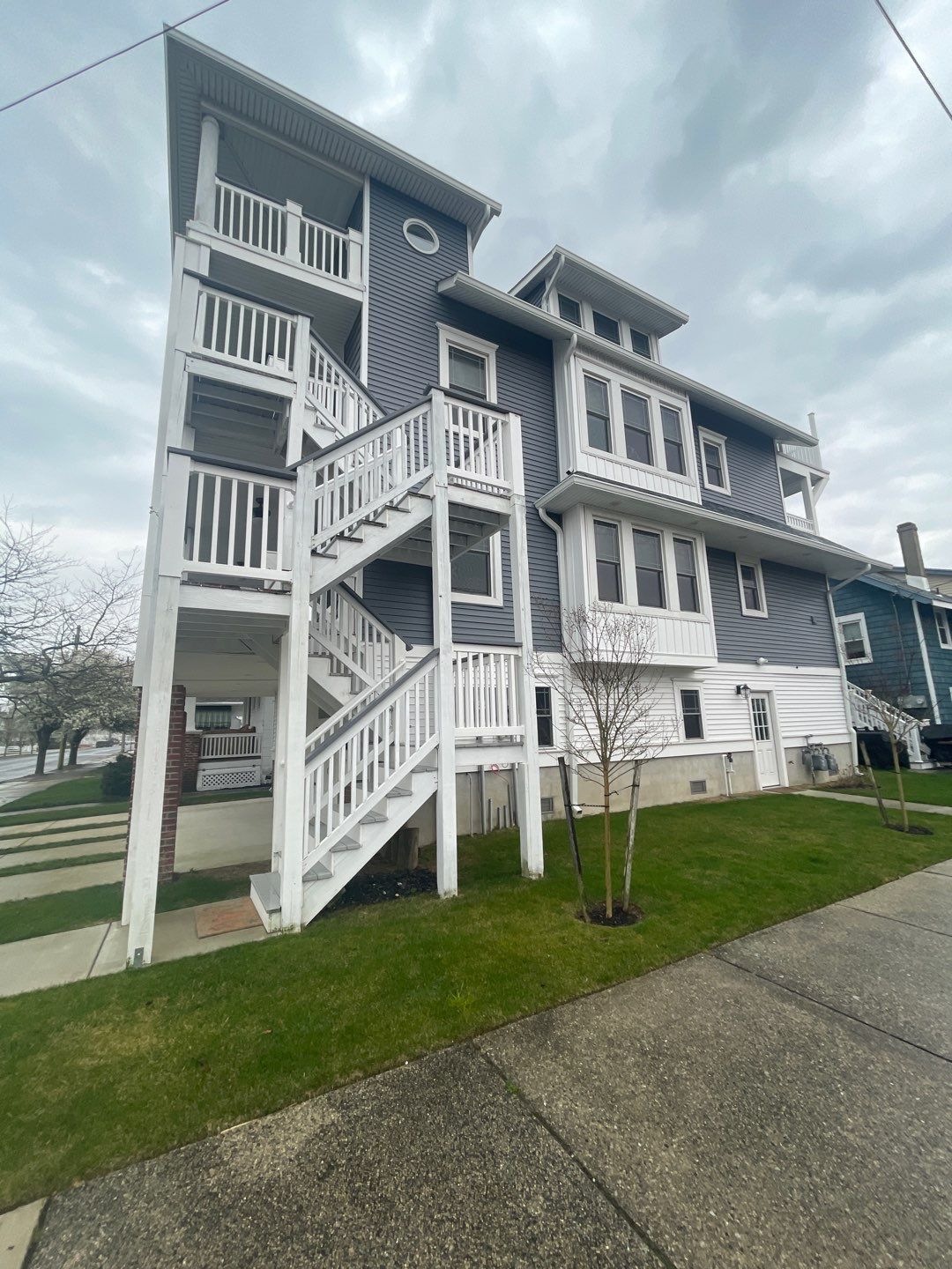 Building Wash, Decks, Railings & concrete by SJ Exterior