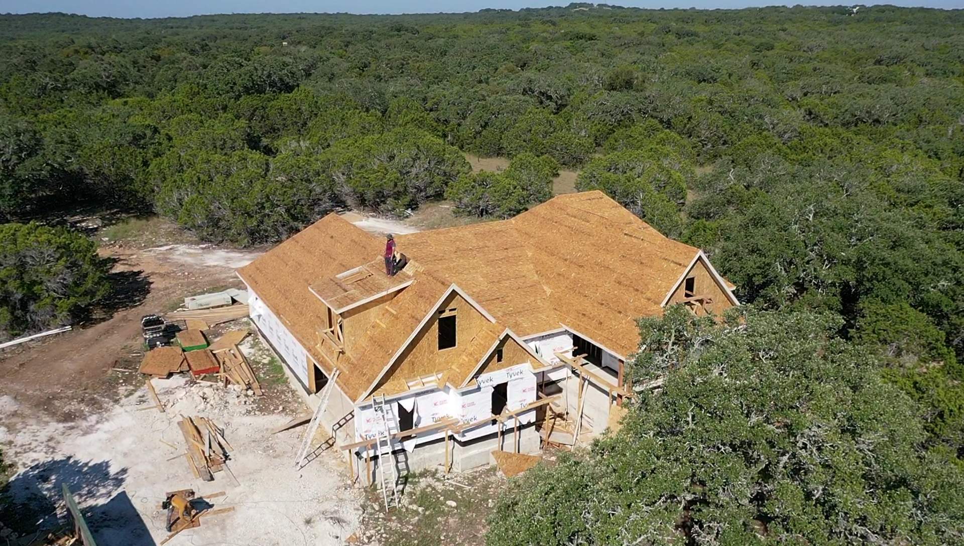 New Home Construction using Owens Corning 30 year Architectural Shingles by Premier Roofing and Contracting