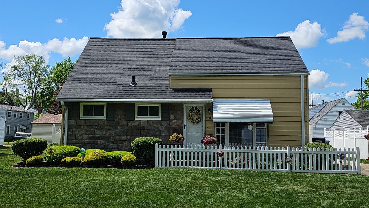 Atlas Pinnacle, Color, Black Shadow, Drip Edge, Color, White by Eagle Eye Roofing