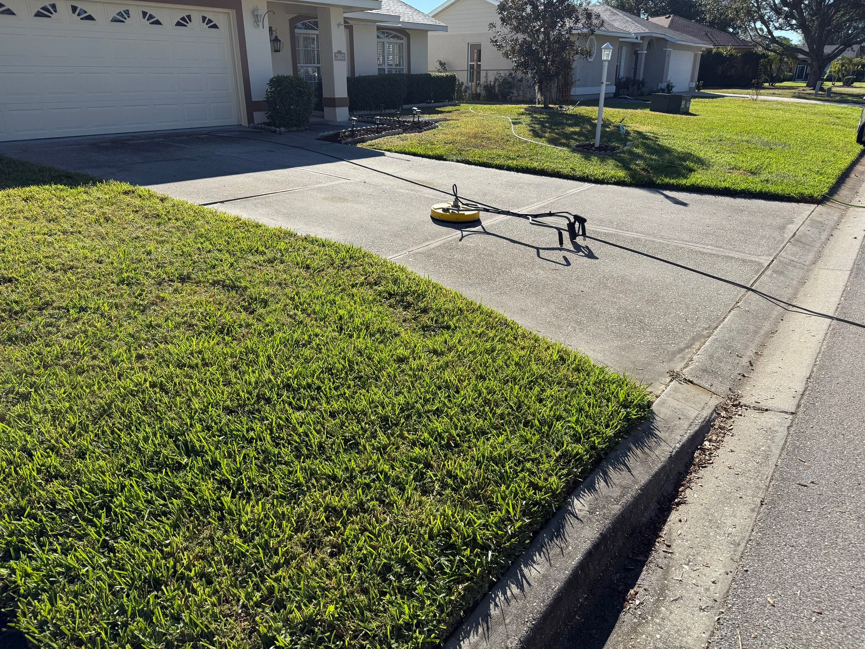 Concrete Driveway, Decorative Flowerbed Curbing & Front House Wash in Heather Glen, Palmetto, FL | Sunshine AquaWash by Sunshine AquaWash